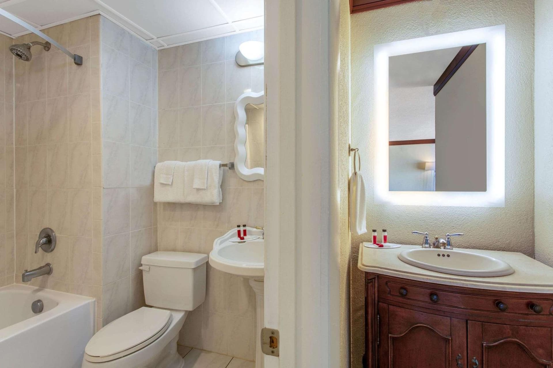Days Inn by Wyndham Ocean City Oceanfront gallery photo in Ocean City, MD — image 40
