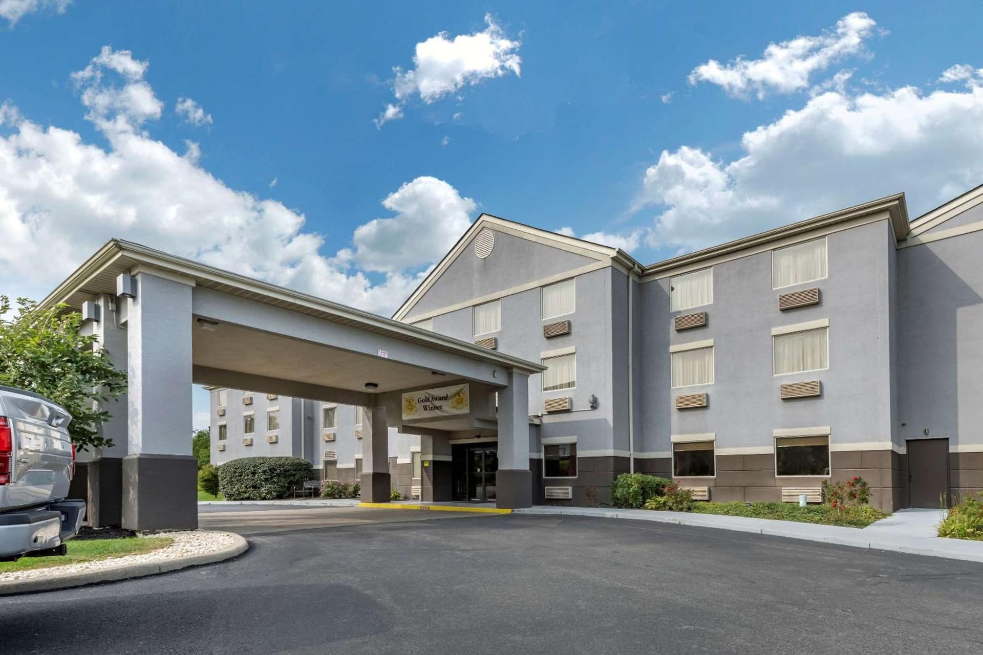Comfort Inn & Suites Butler interior in Butler, PA — gallery photo 2
