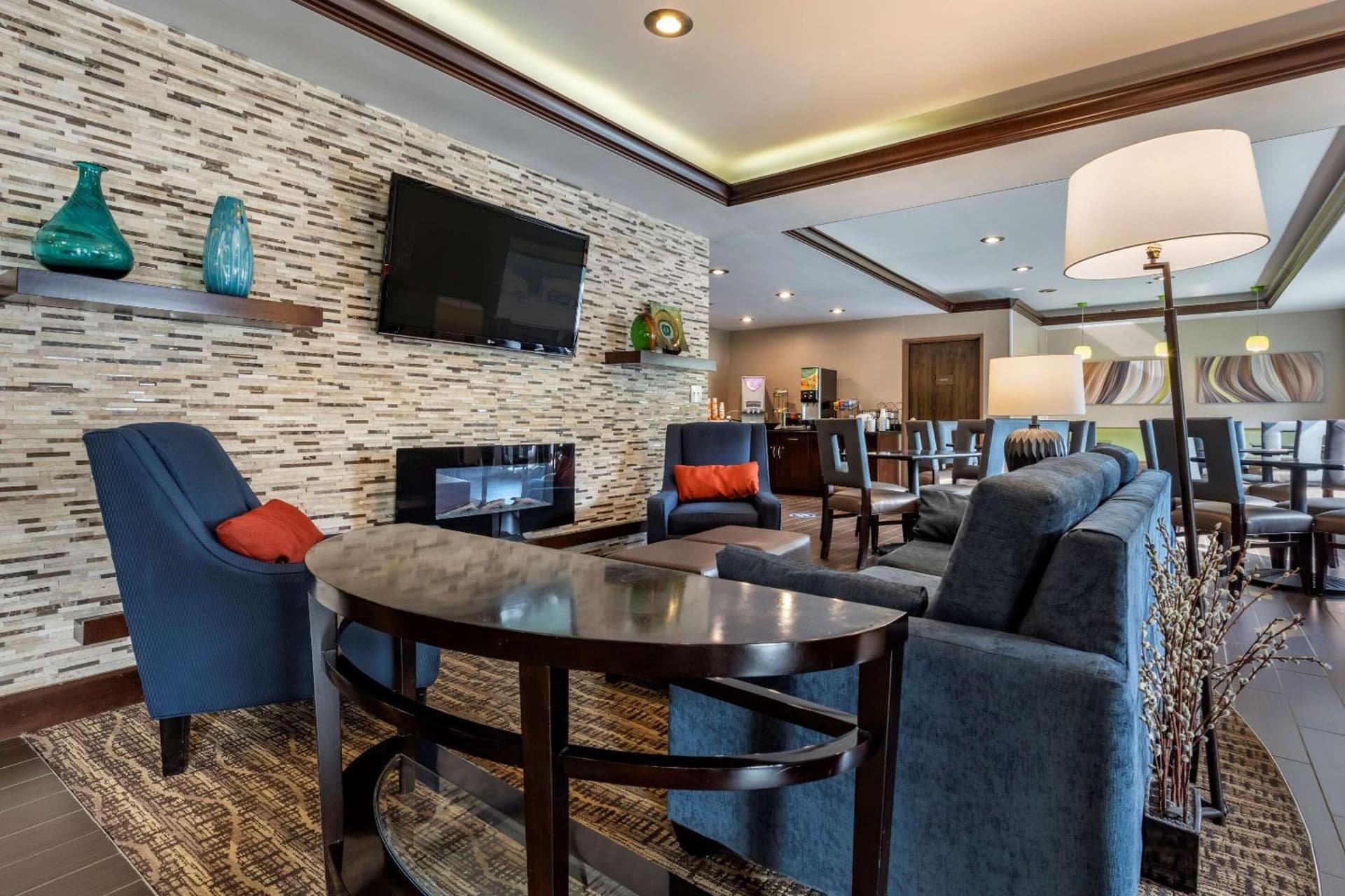 Comfort Inn & Suites Butler interior in Butler, PA — gallery photo 2