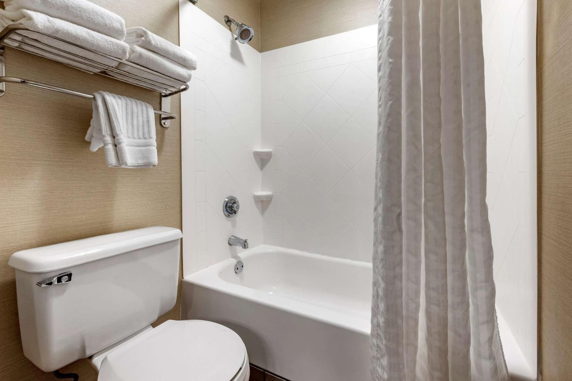 Comfort Inn & Suites Butler property views in Butler, PA — gallery photo 3