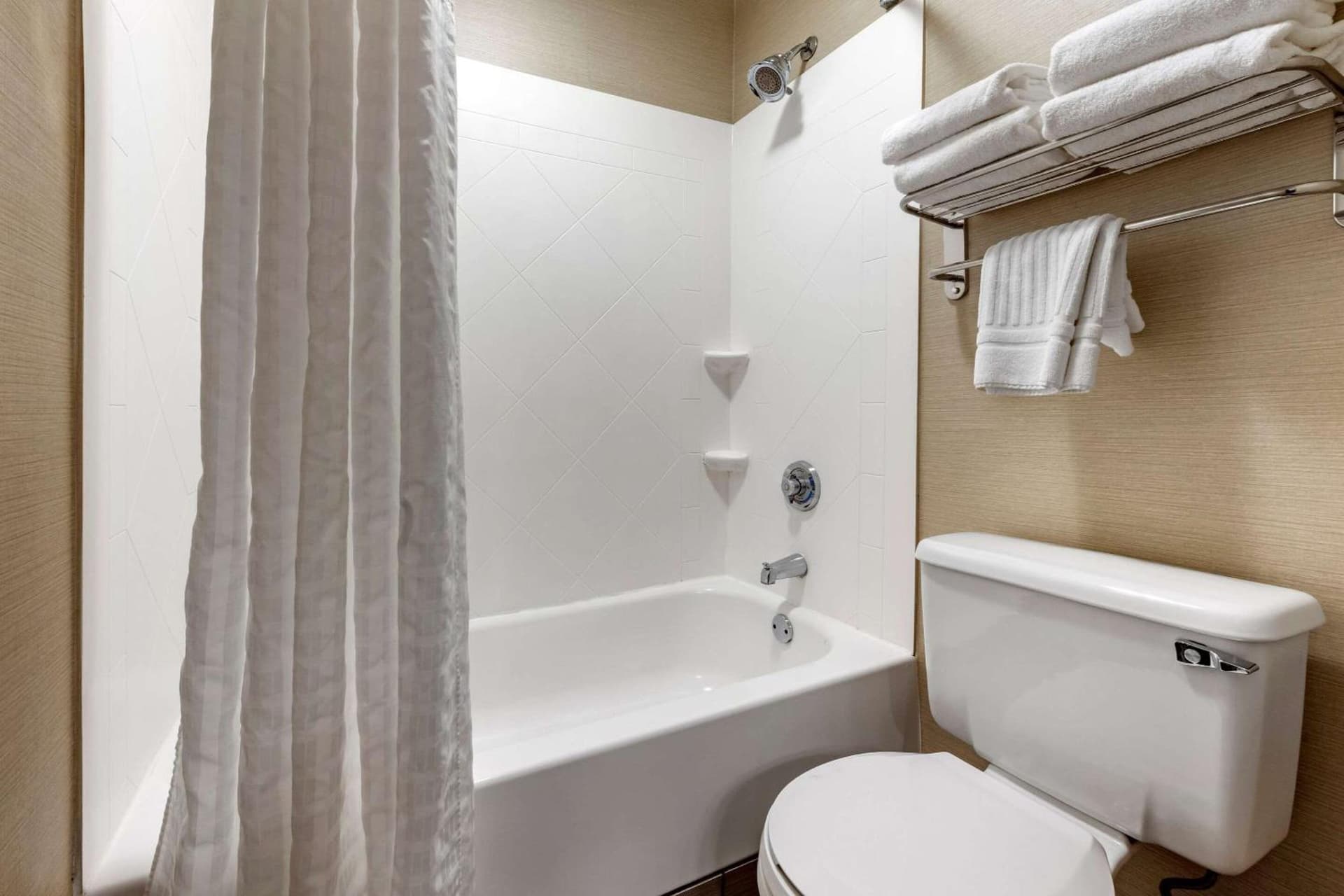 Comfort Inn & Suites Butler gallery photo in Butler, PA — image 28