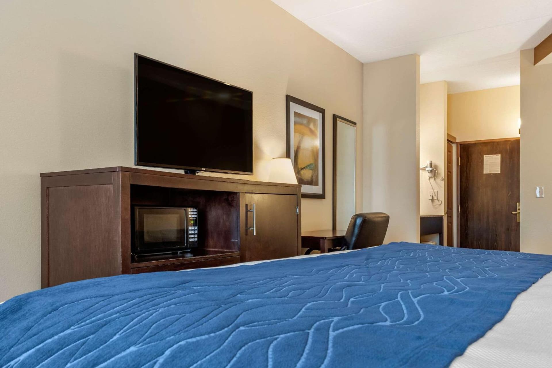 Comfort Inn & Suites Butler gallery photo in Butler, PA — image 4
