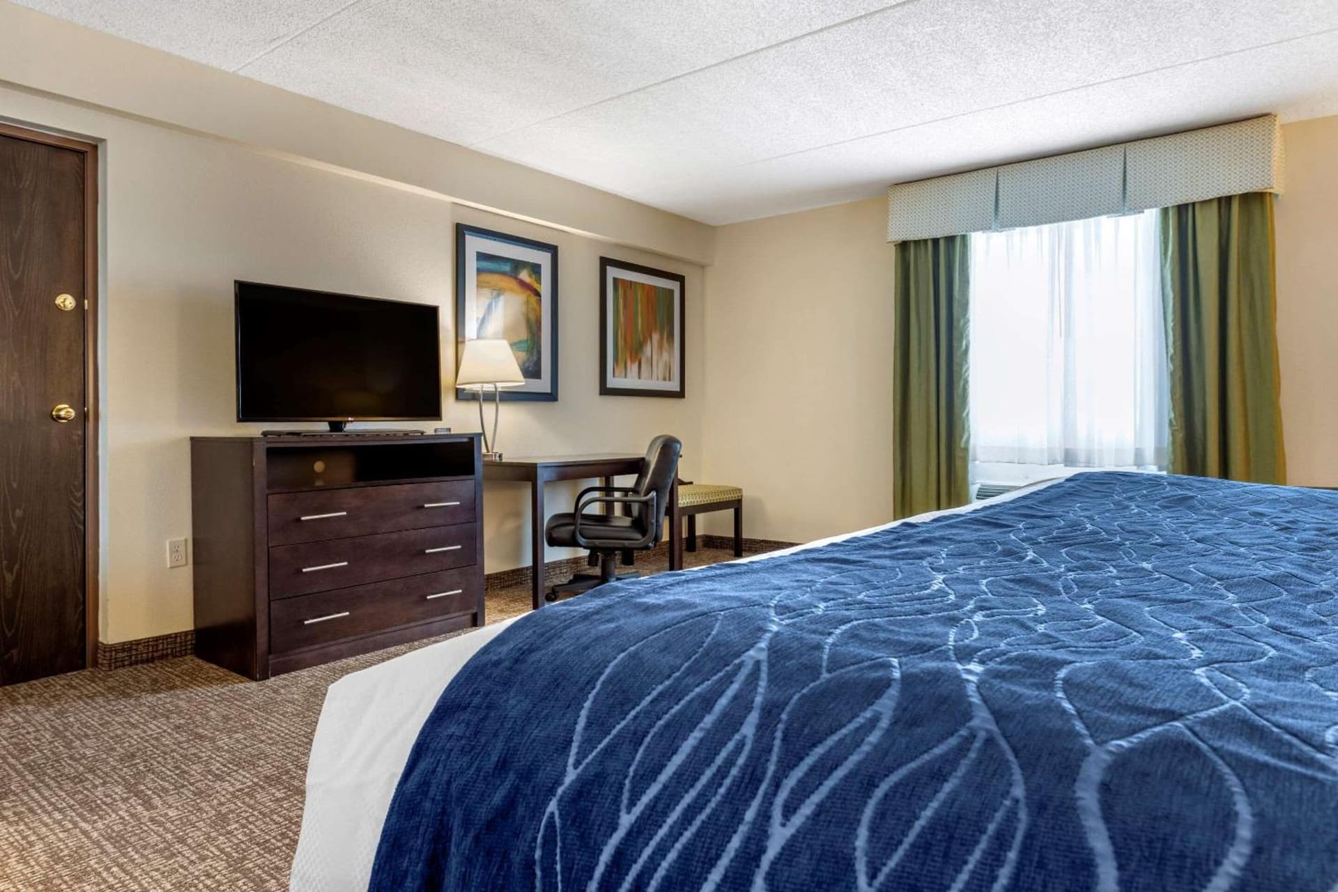 Comfort Inn & Suites Butler gallery photo in Butler, PA — image 7
