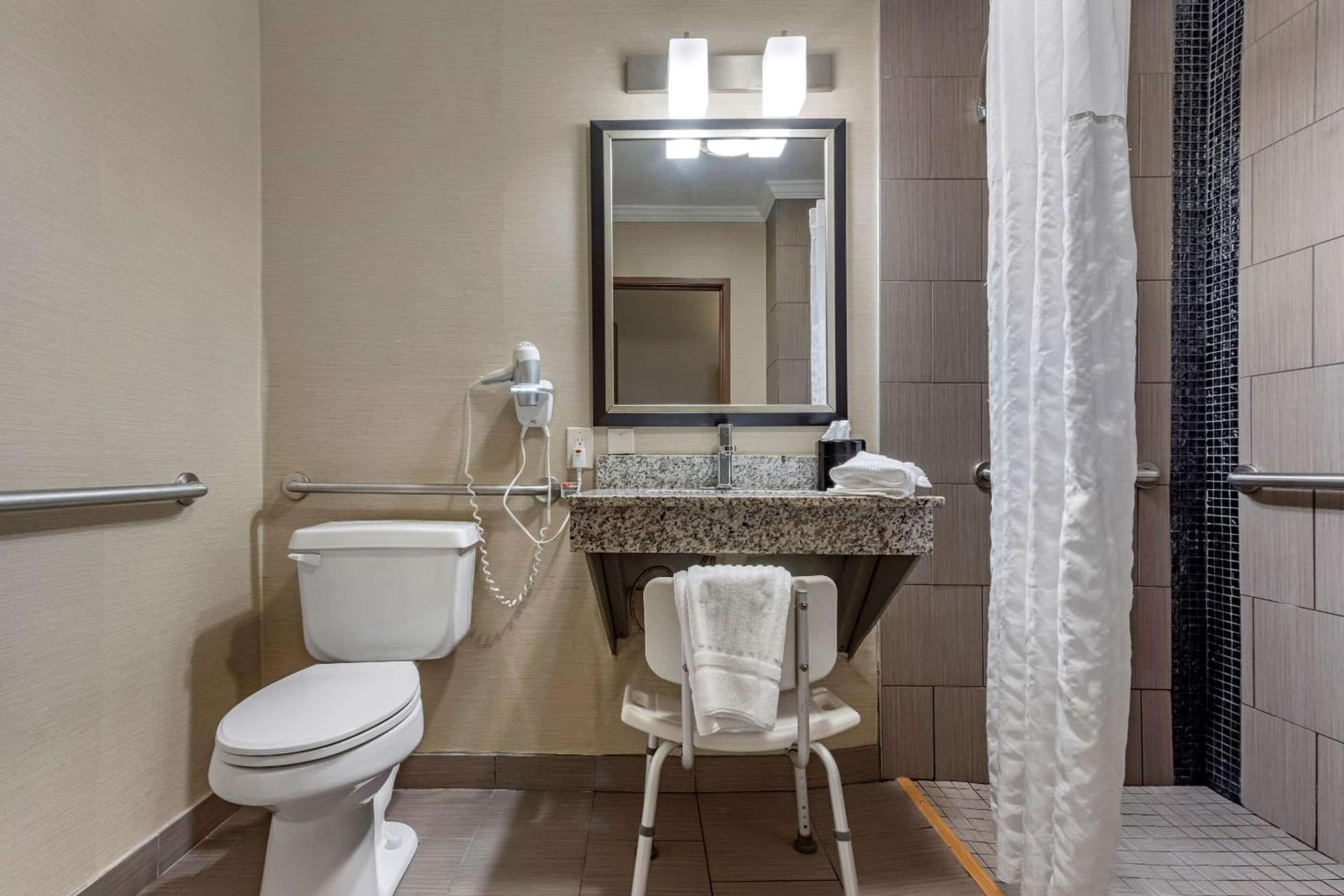 Comfort Inn & Suites Butler gallery photo in Butler, PA — image 14