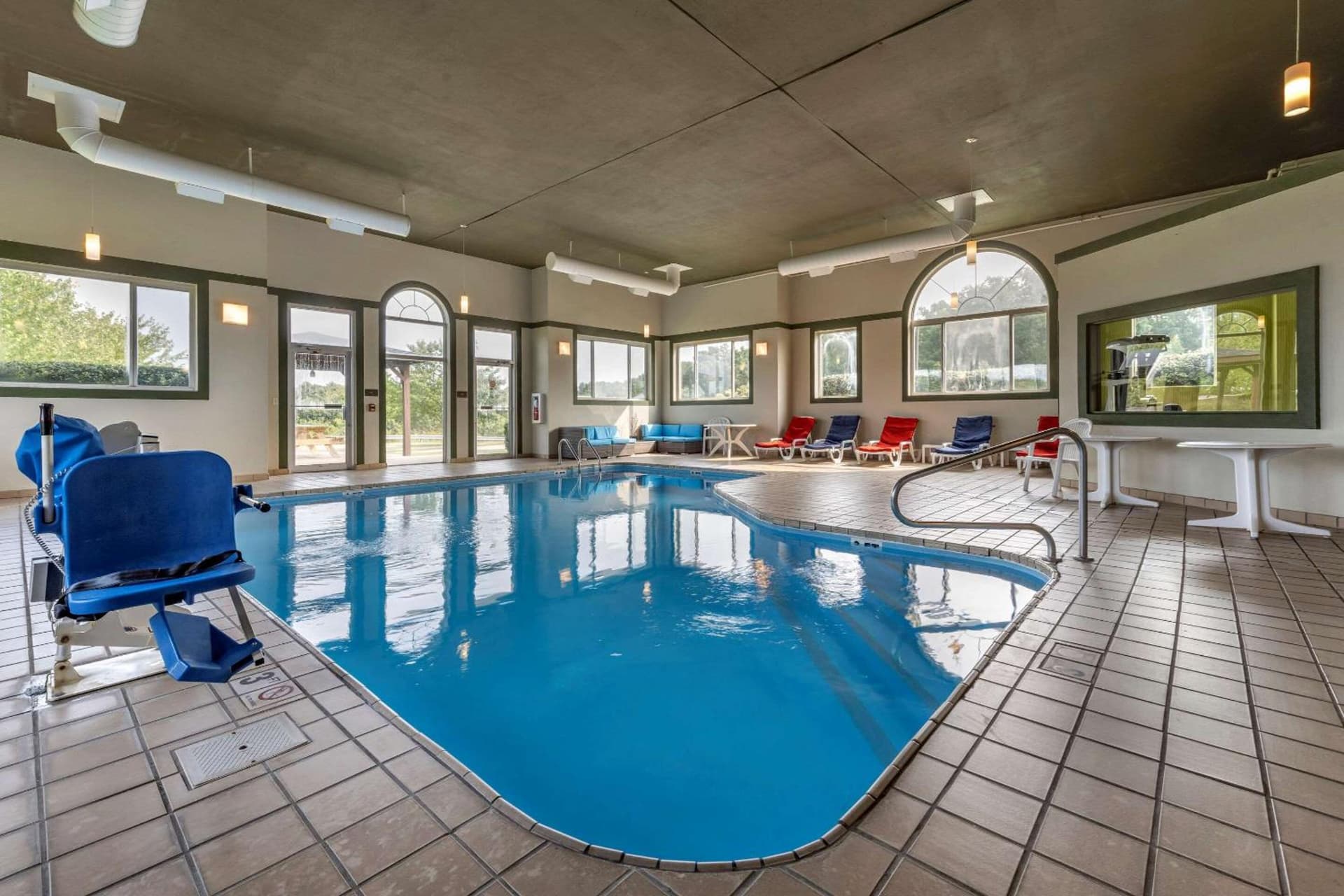 Comfort Inn & Suites Butler gallery photo in Butler, PA — image 9
