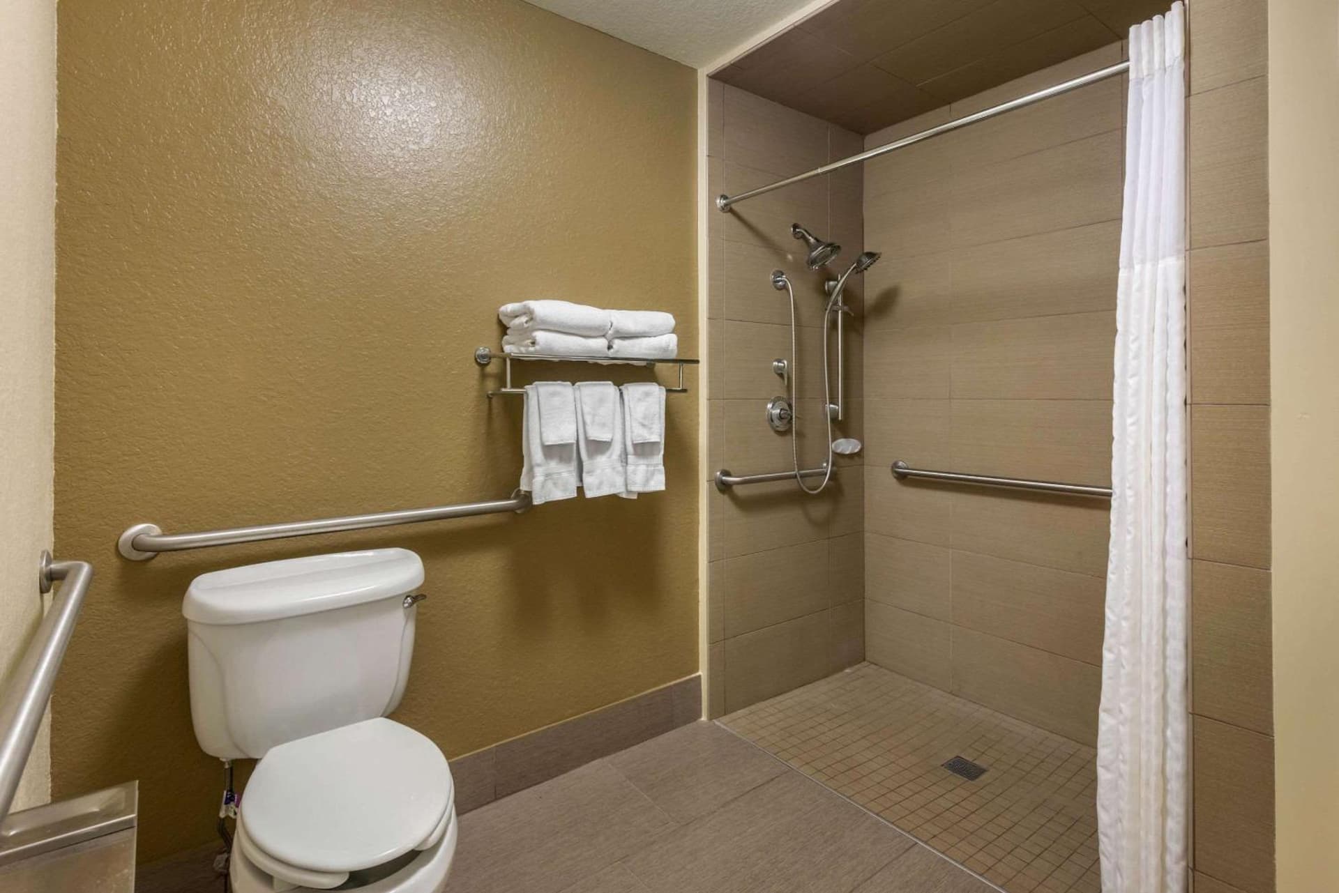 Comfort Suites Lady Lake - The Villages gallery photo in The Villages, FL — image 8