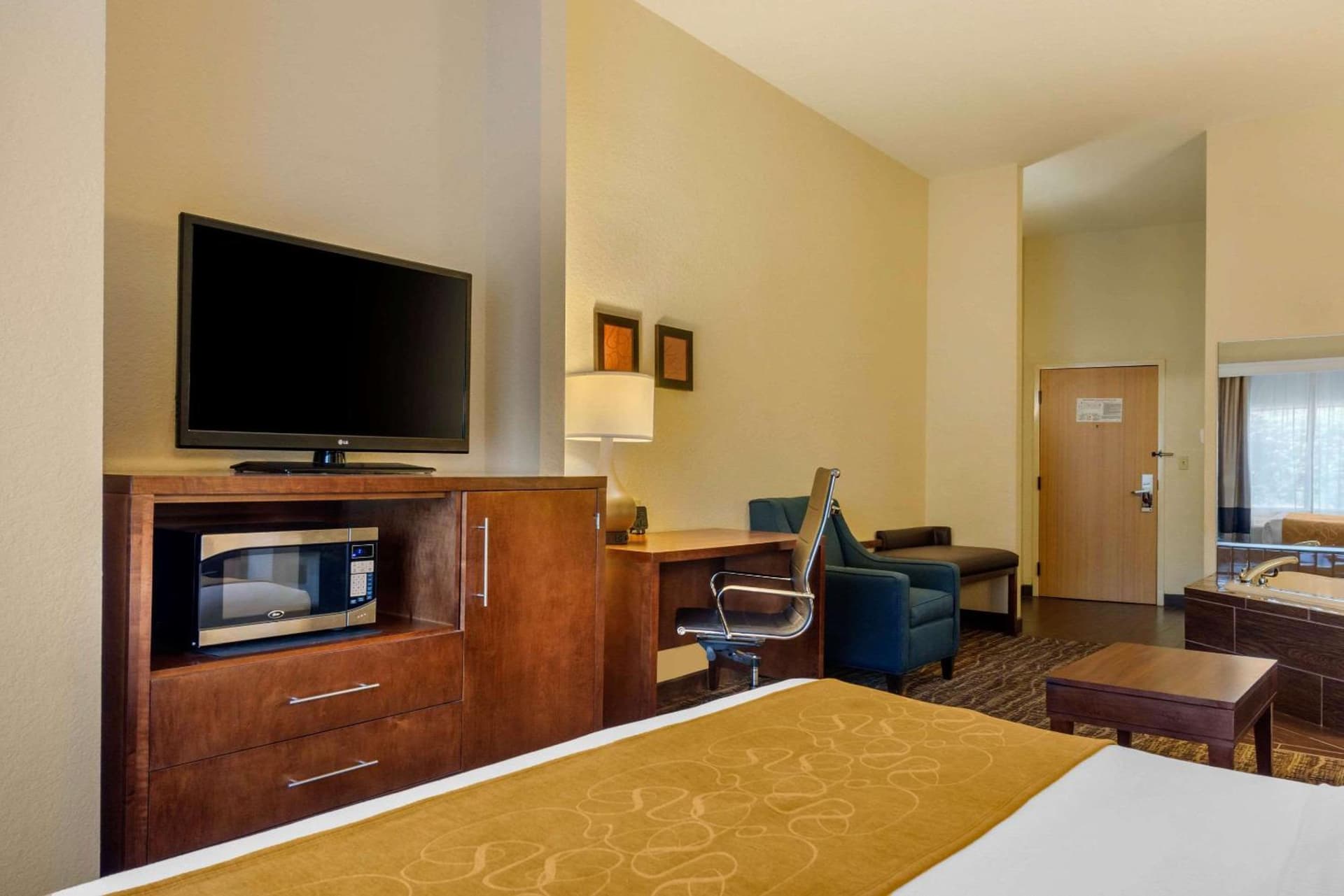 Comfort Suites Lady Lake - The Villages interior in The Villages, FL — gallery photo 2