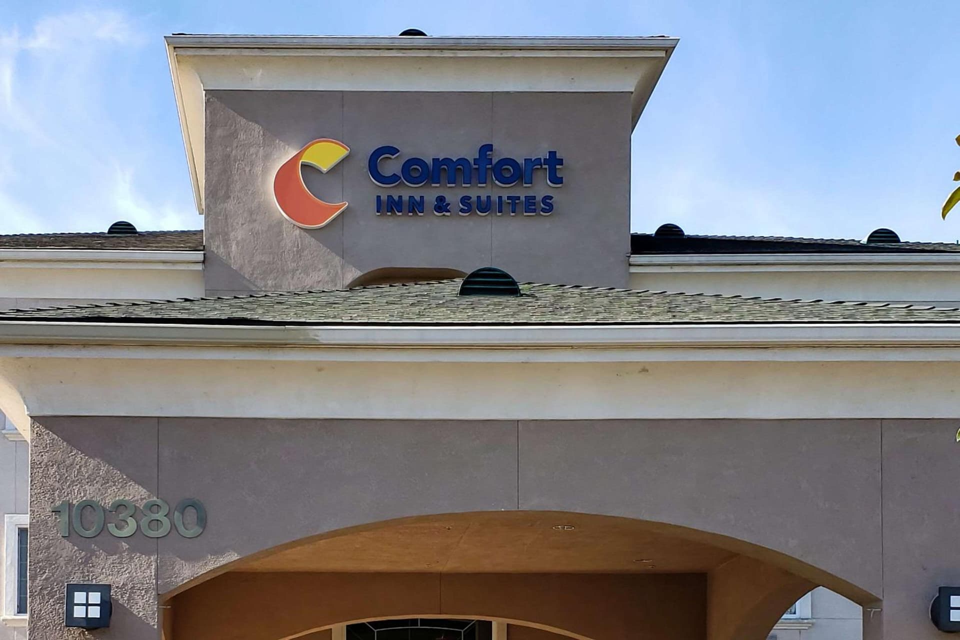 Comfort Inn & Suites Galt - Lodi North interior in Galt, CA — gallery photo 2