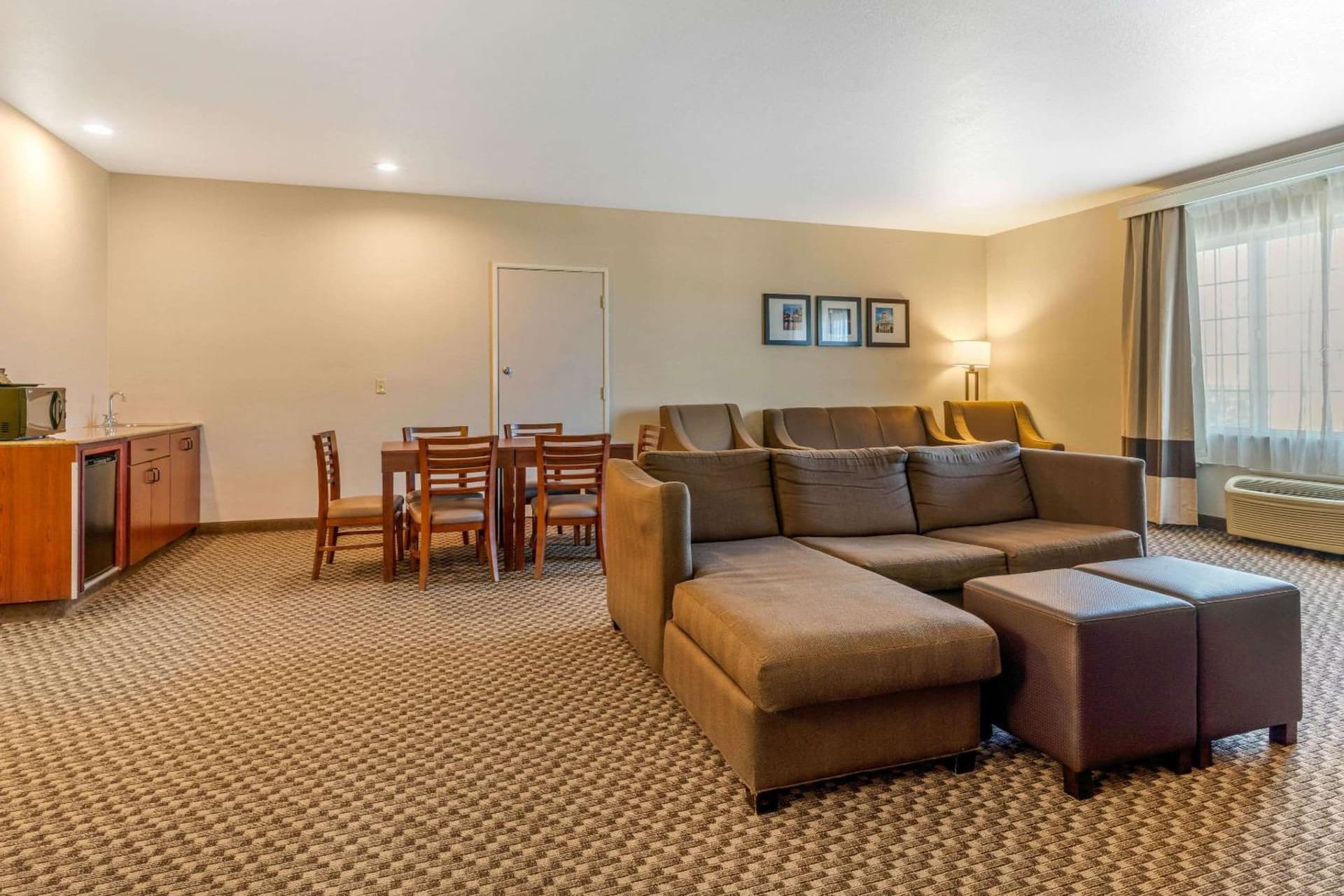 Comfort Inn & Suites Galt - Lodi North interior in Galt, CA — gallery photo 2