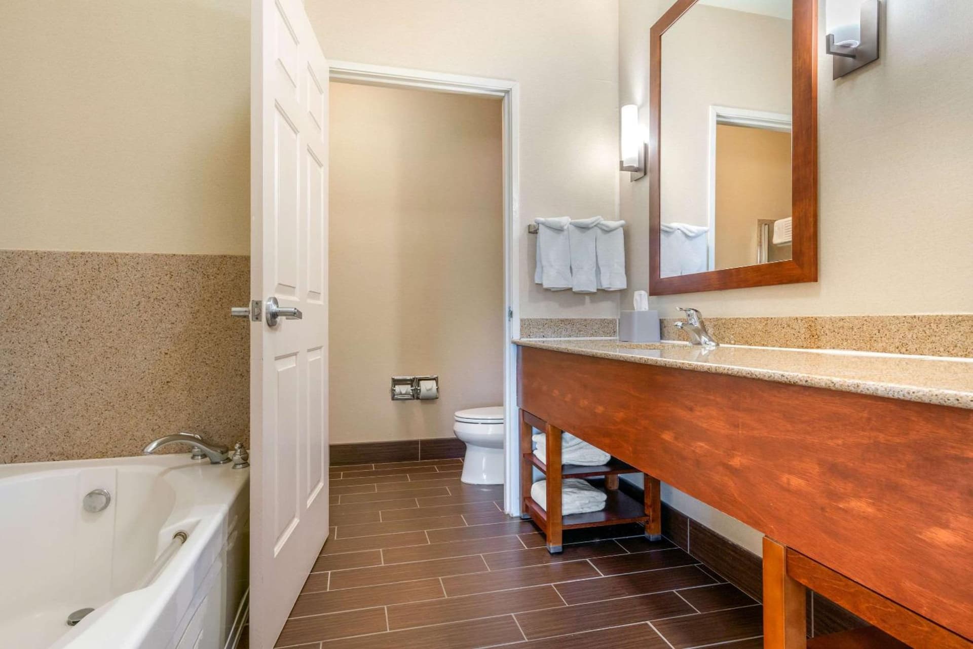 Comfort Inn & Suites Galt - Lodi North gallery photo in Galt, CA — image 10