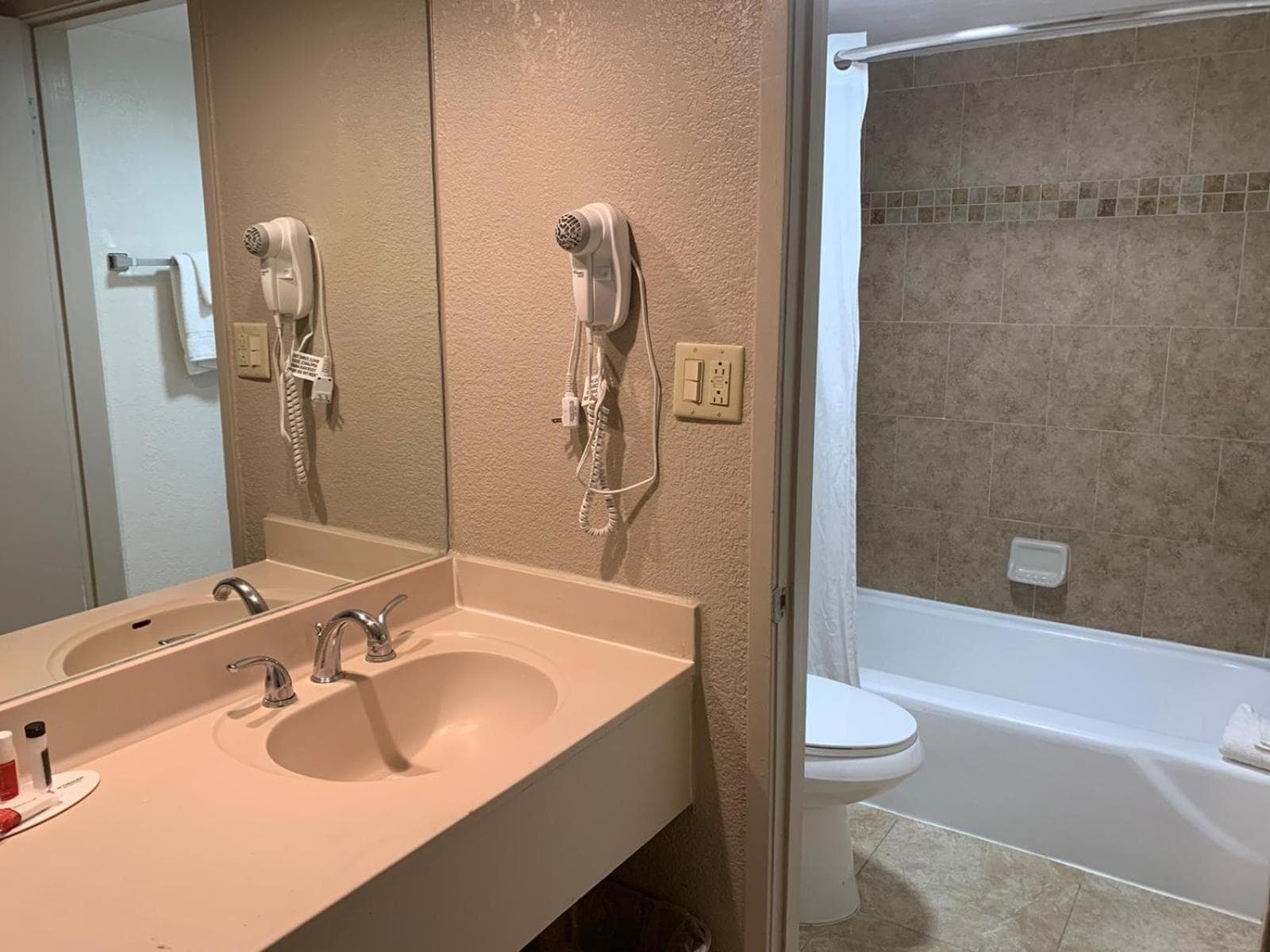 Ramada by Wyndham Kissimmee Gateway - Free Theme Park Shuttle gallery photo in Orlando, FL — image 40