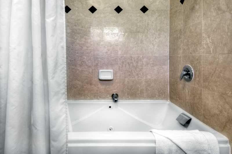 Days Inn & Suites by Wyndham Mountain View property views in Mountain View, CA — gallery photo 3