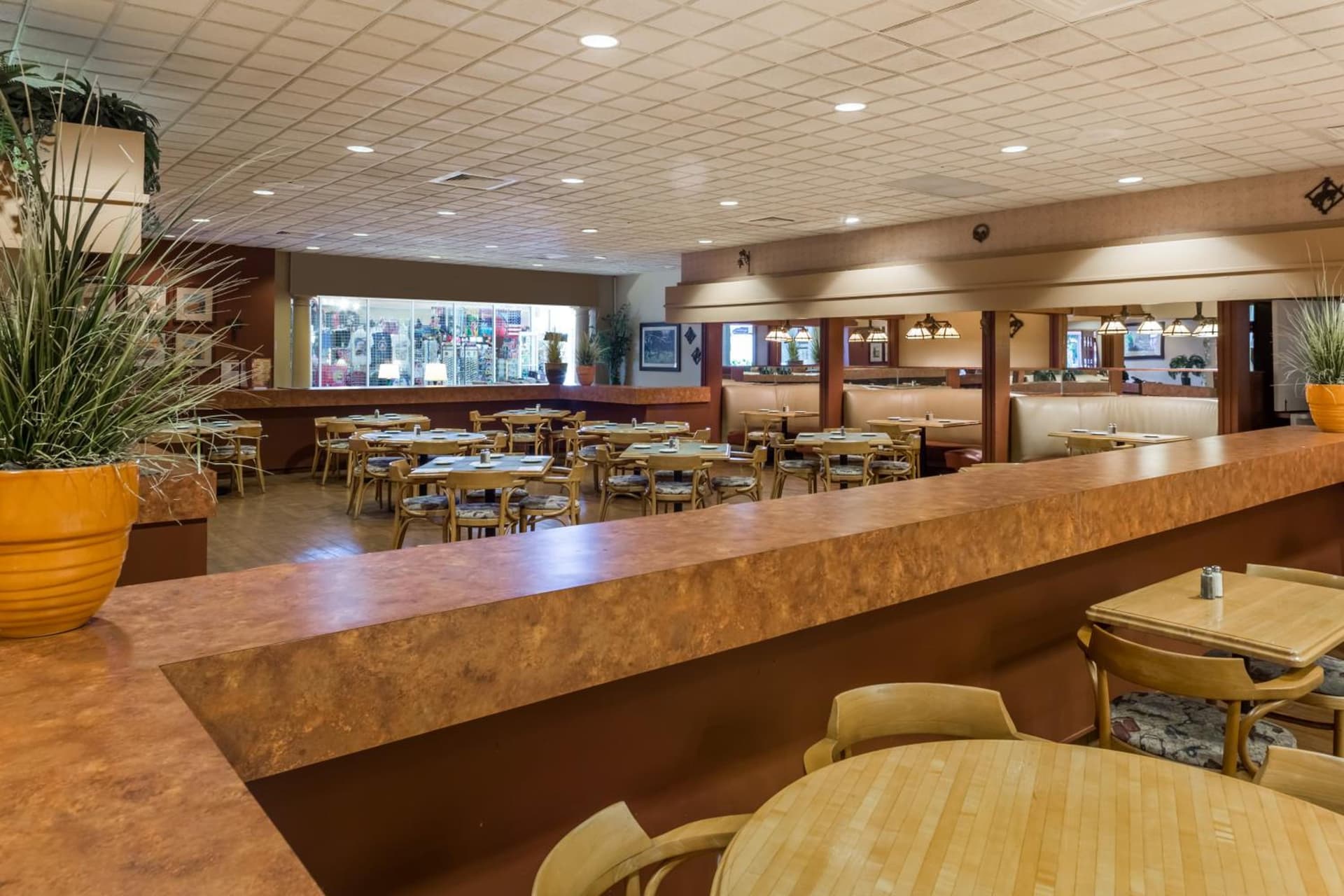 Ramada by Wyndham Kissimmee Gateway - Free Theme Park Shuttle gallery photo in Orlando, FL — image 10
