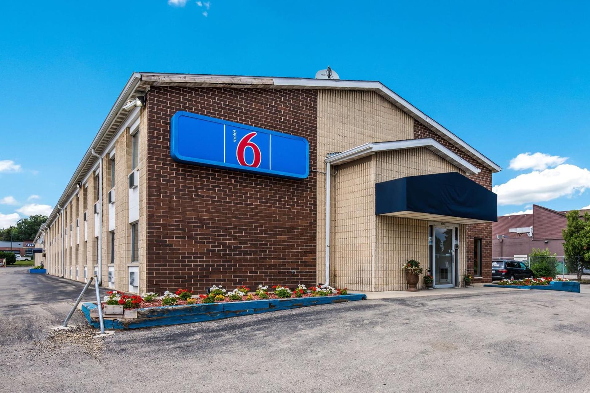 Motel 6-Madison, WI - East featured exterior or lobby in Madison, WI — similar hotel