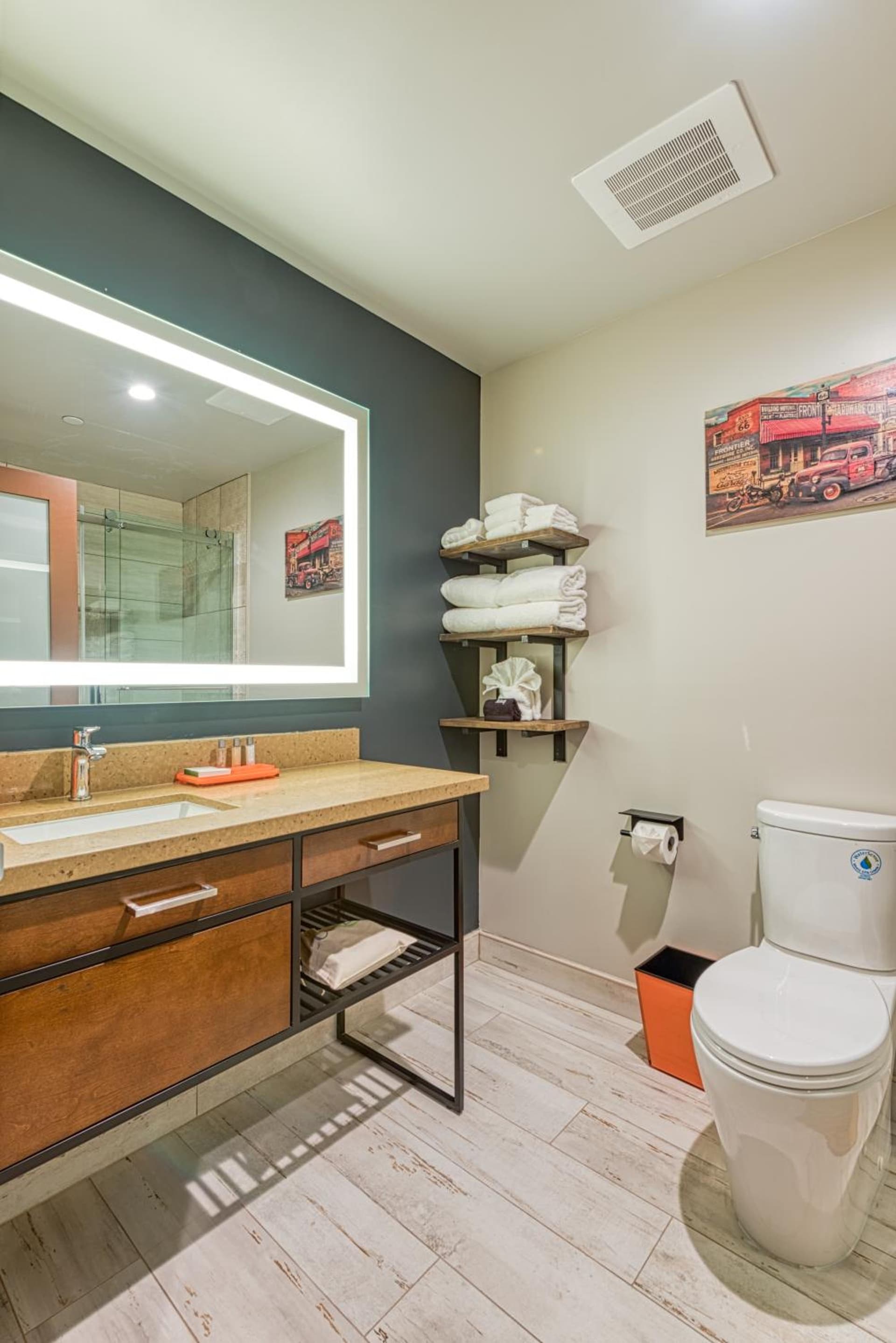 Hotel Lexen Newhall & Santa Clarita - Near Six Flags Magic Mountain interior in Santa Clarita, CA — gallery photo 2