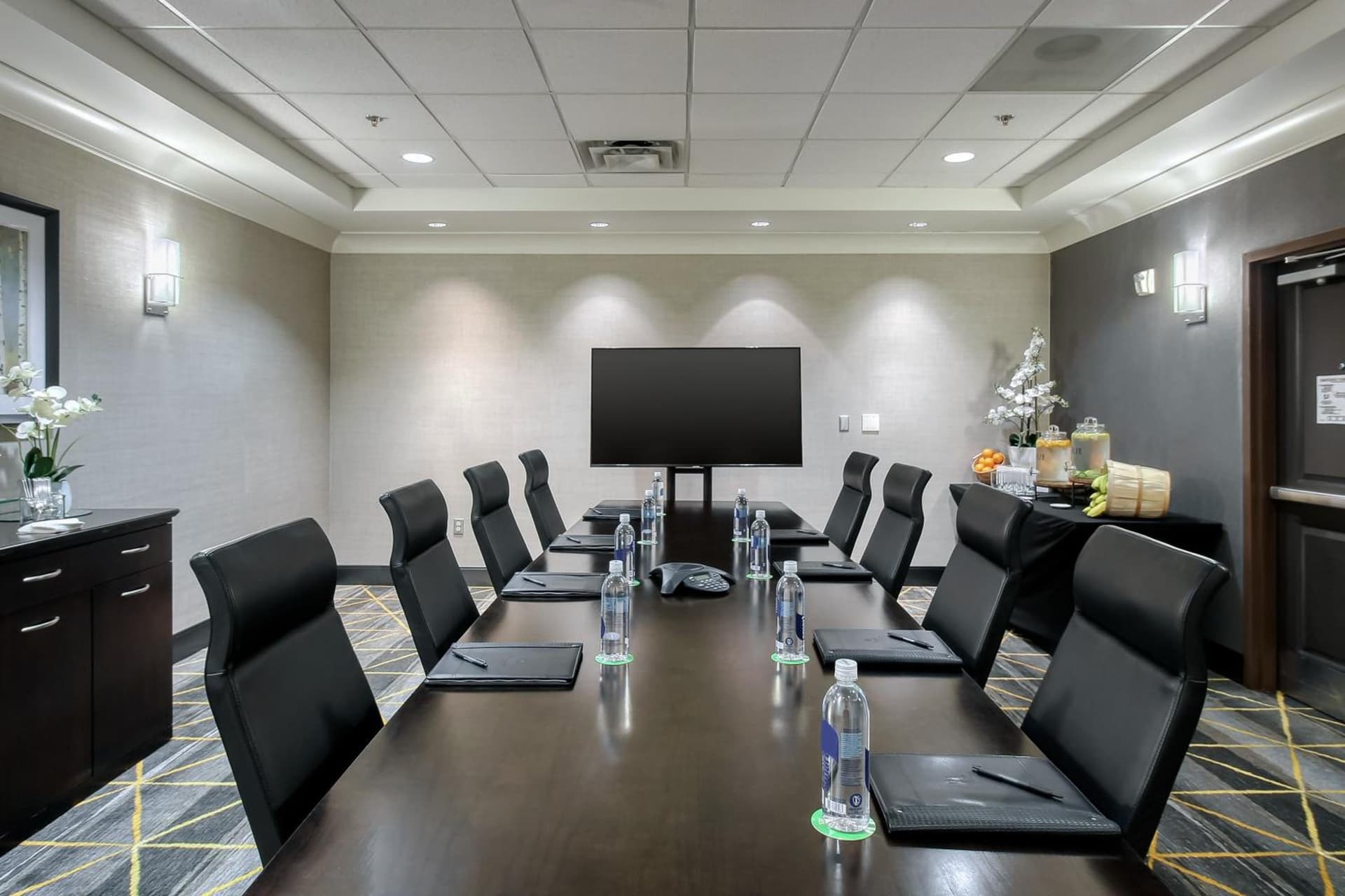 Holiday Inn & Suites Atlanta Airport North by IHG interior in Atlanta, GA — gallery photo 2