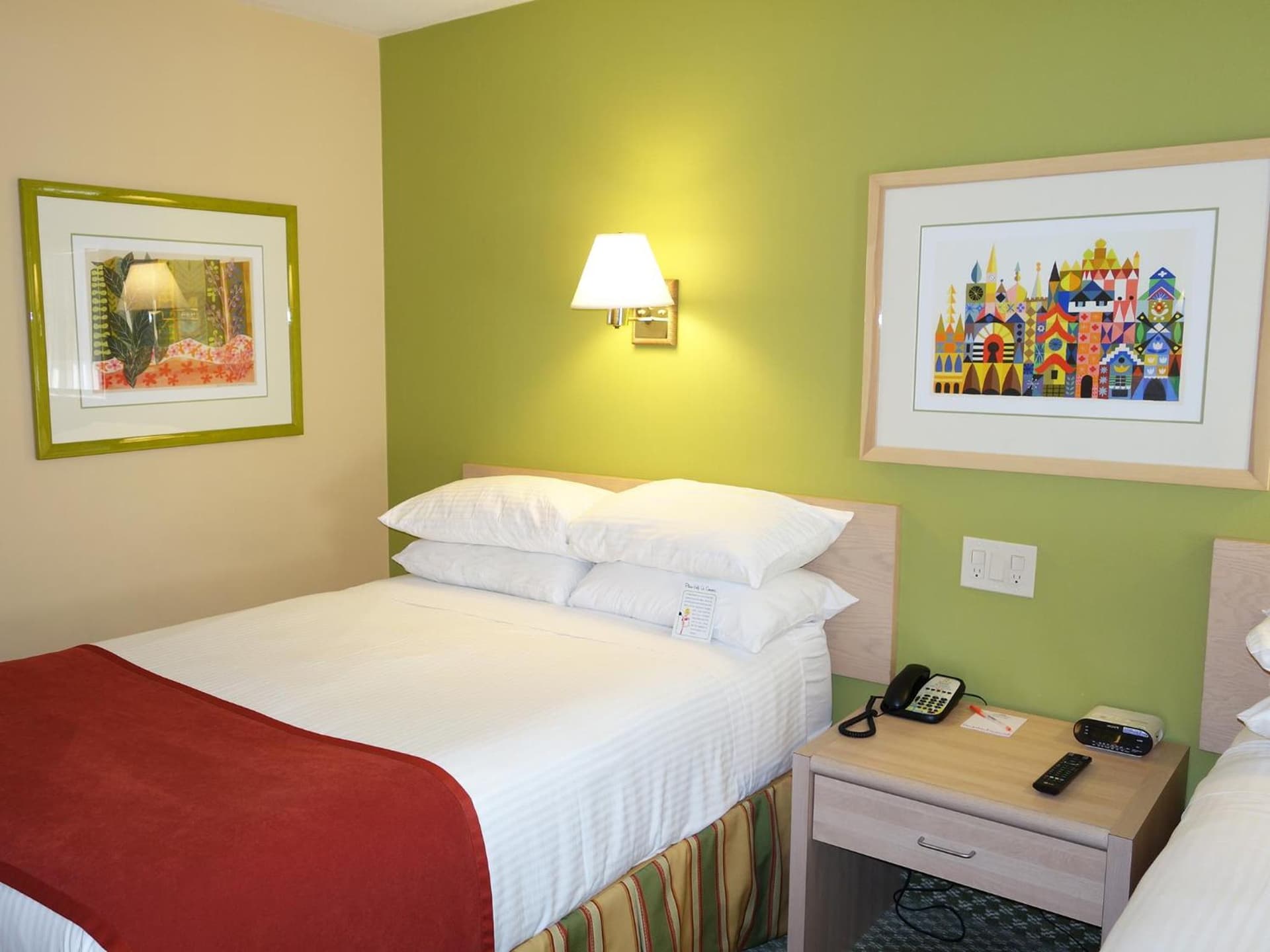 Howard Johnson by Wyndham Anaheim Hotel and Water Playground gallery photo in Anaheim, CA — image 74