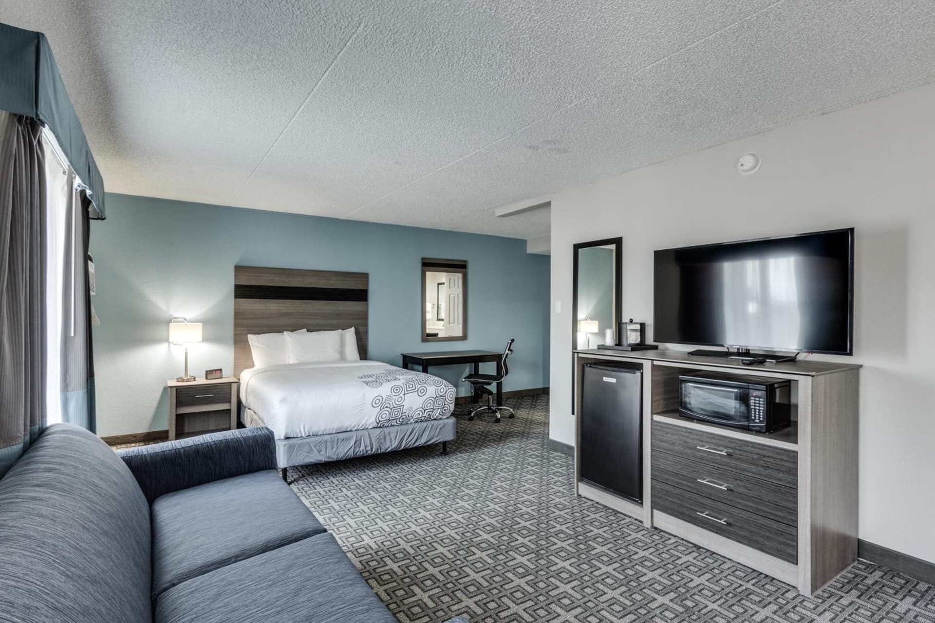 Days Inn & Suites by Wyndham Spokane gallery photo in Spokane, WA — image 14