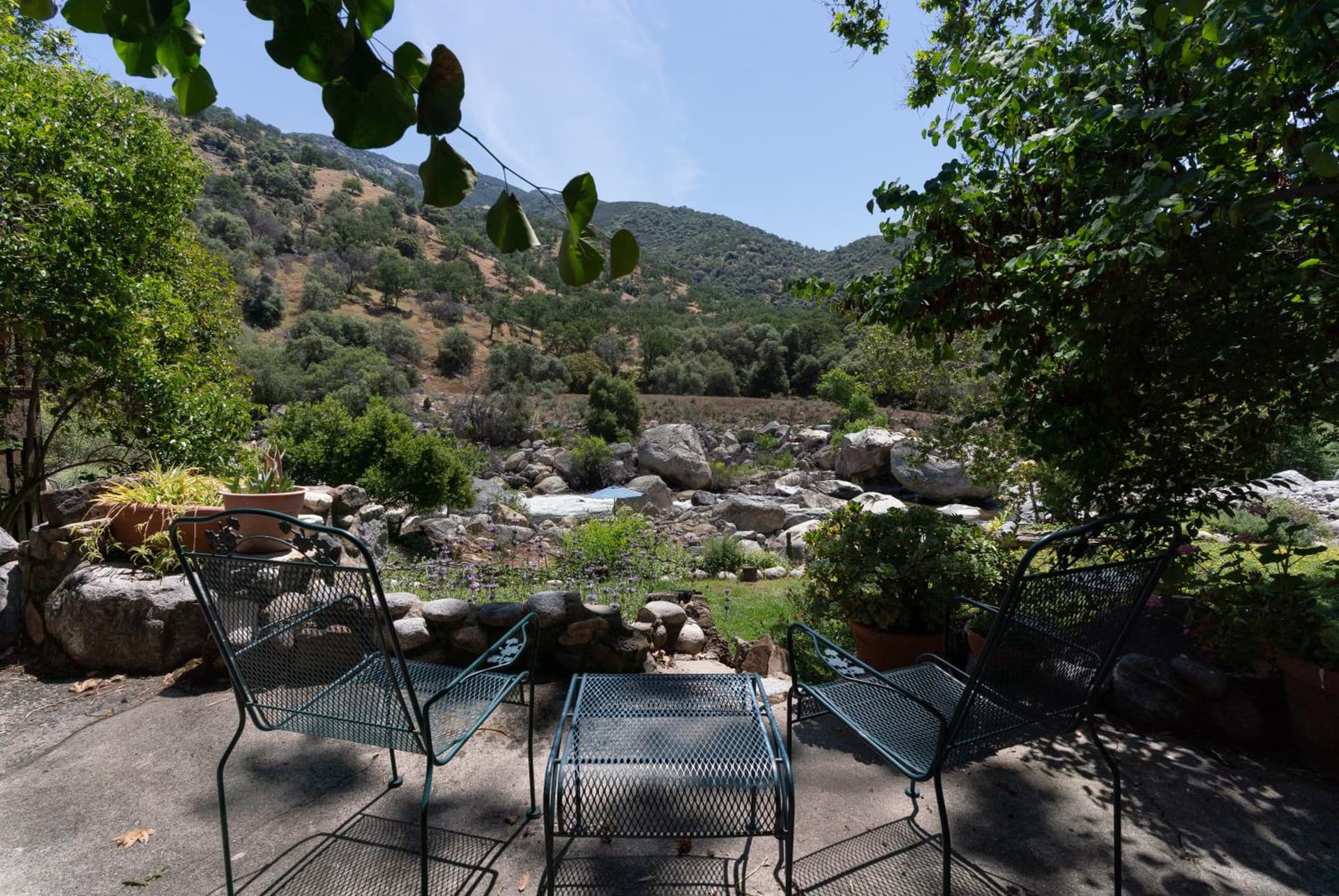 Buckeye Tree Lodge gallery photo in Three Rivers, CA — image 10