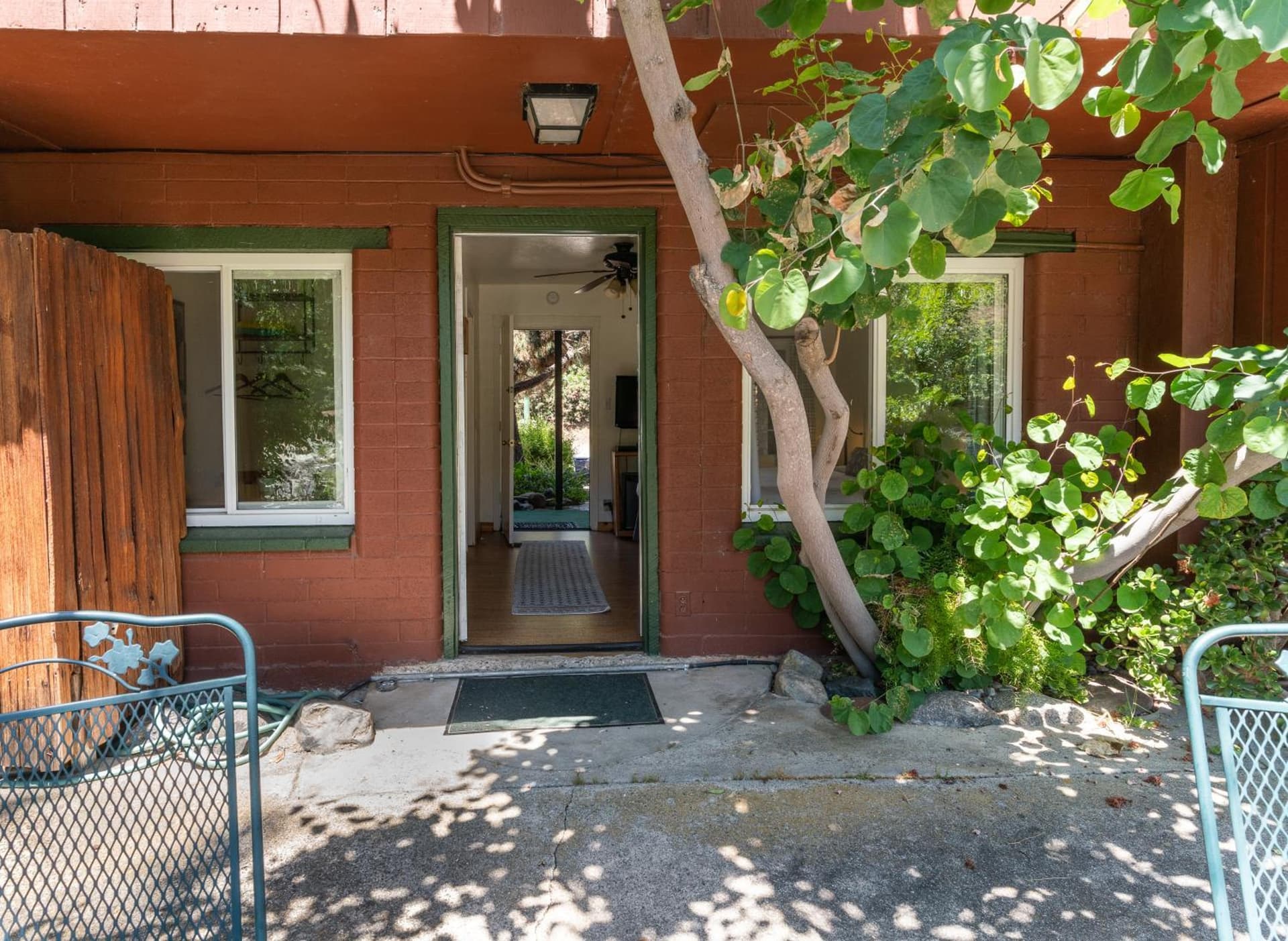 Buckeye Tree Lodge gallery photo in Three Rivers, CA — image 20