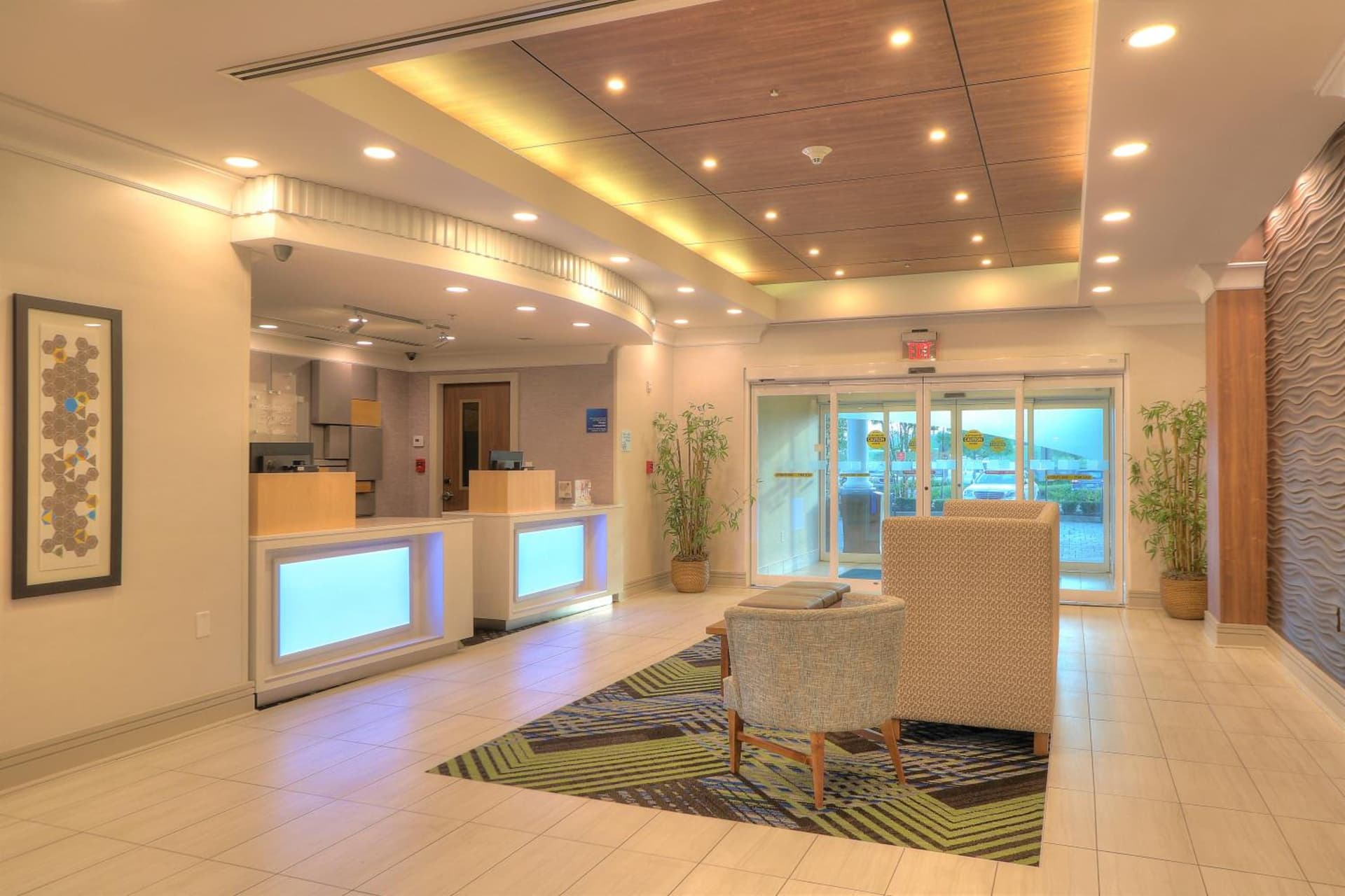 Holiday Inn Express Hotel & Suites Mobile Saraland by IHG interior in Saraland, AL — gallery photo 2