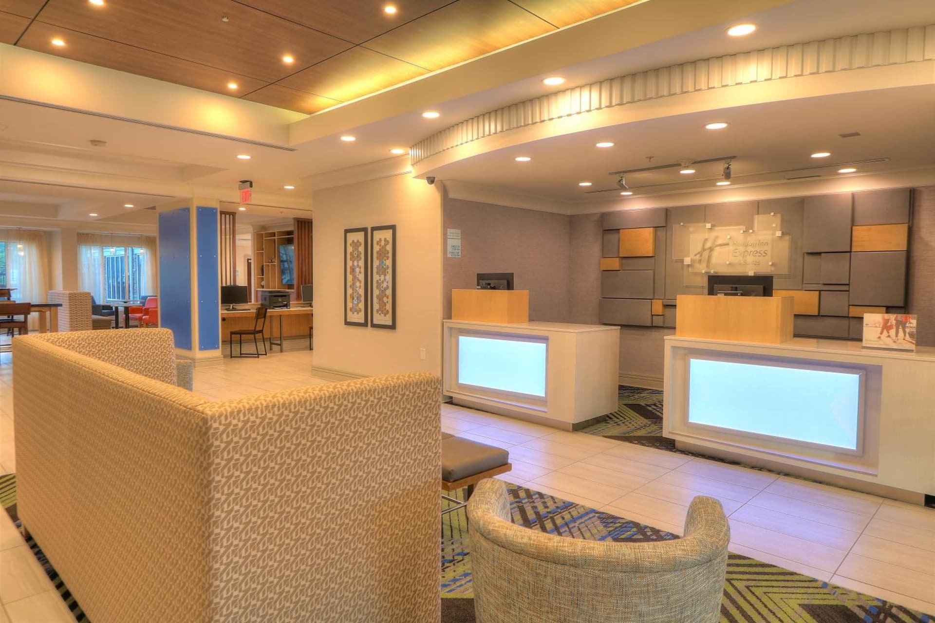 Holiday Inn Express Hotel & Suites Mobile Saraland by IHG interior in Saraland, AL — gallery photo 2