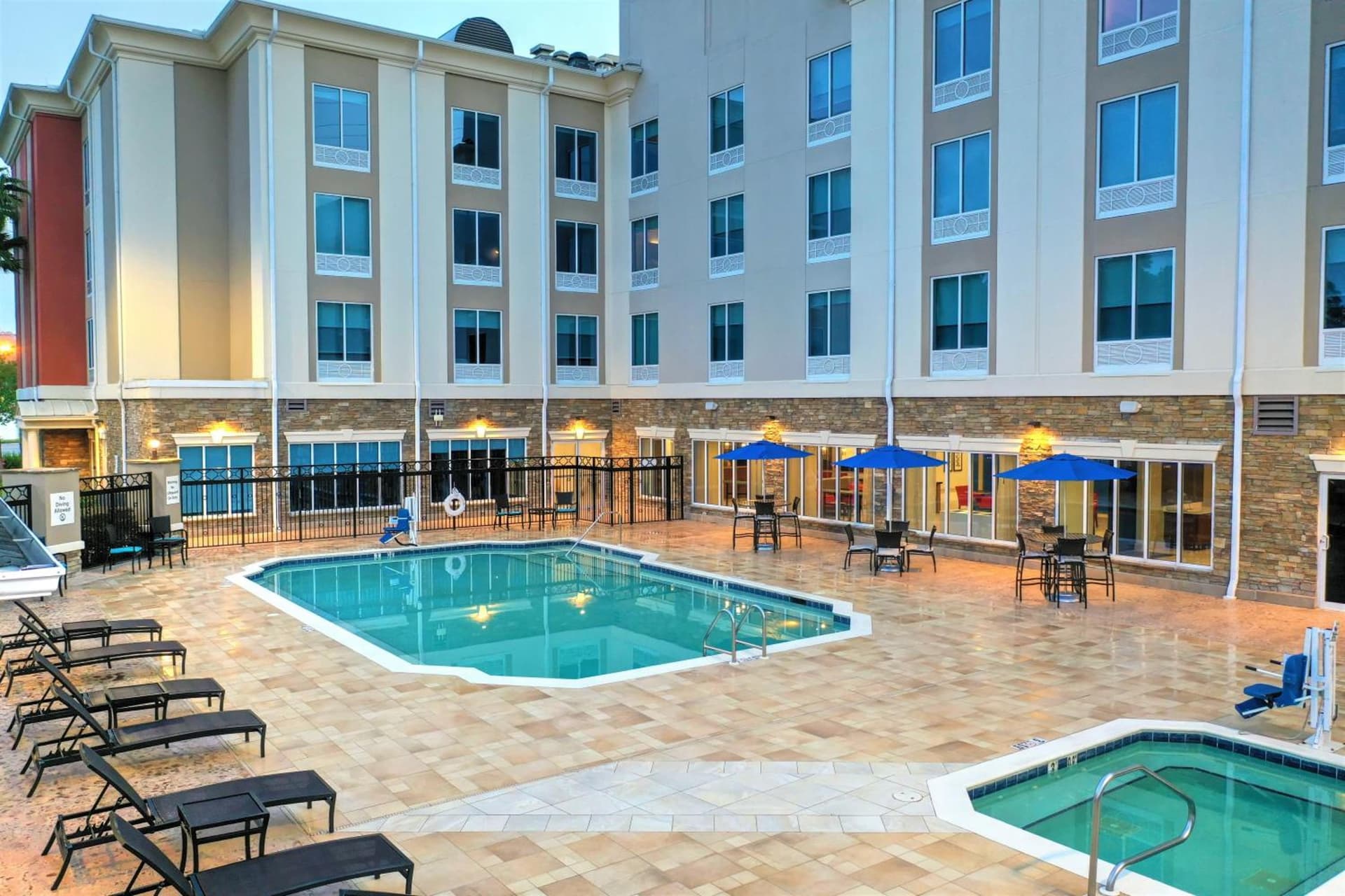 Holiday Inn Express Hotel & Suites Mobile Saraland by IHG gallery photo in Saraland, AL — image 8