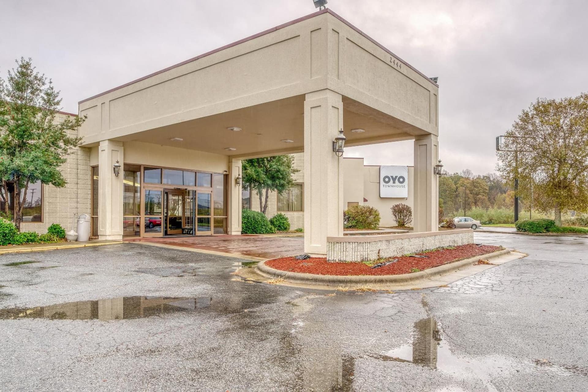 OYO Hotel Burlington South gallery photo in Burlington, NC — image 27