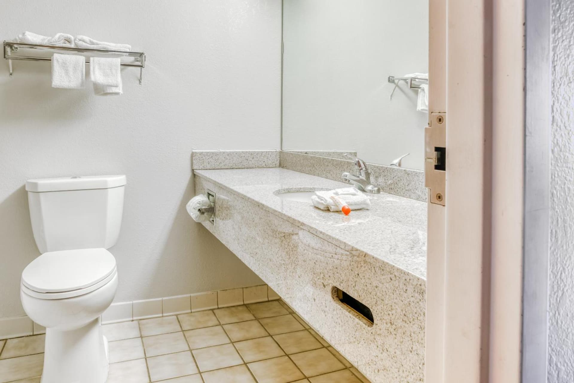 OYO Hotel Burlington South gallery photo in Burlington, NC — image 61