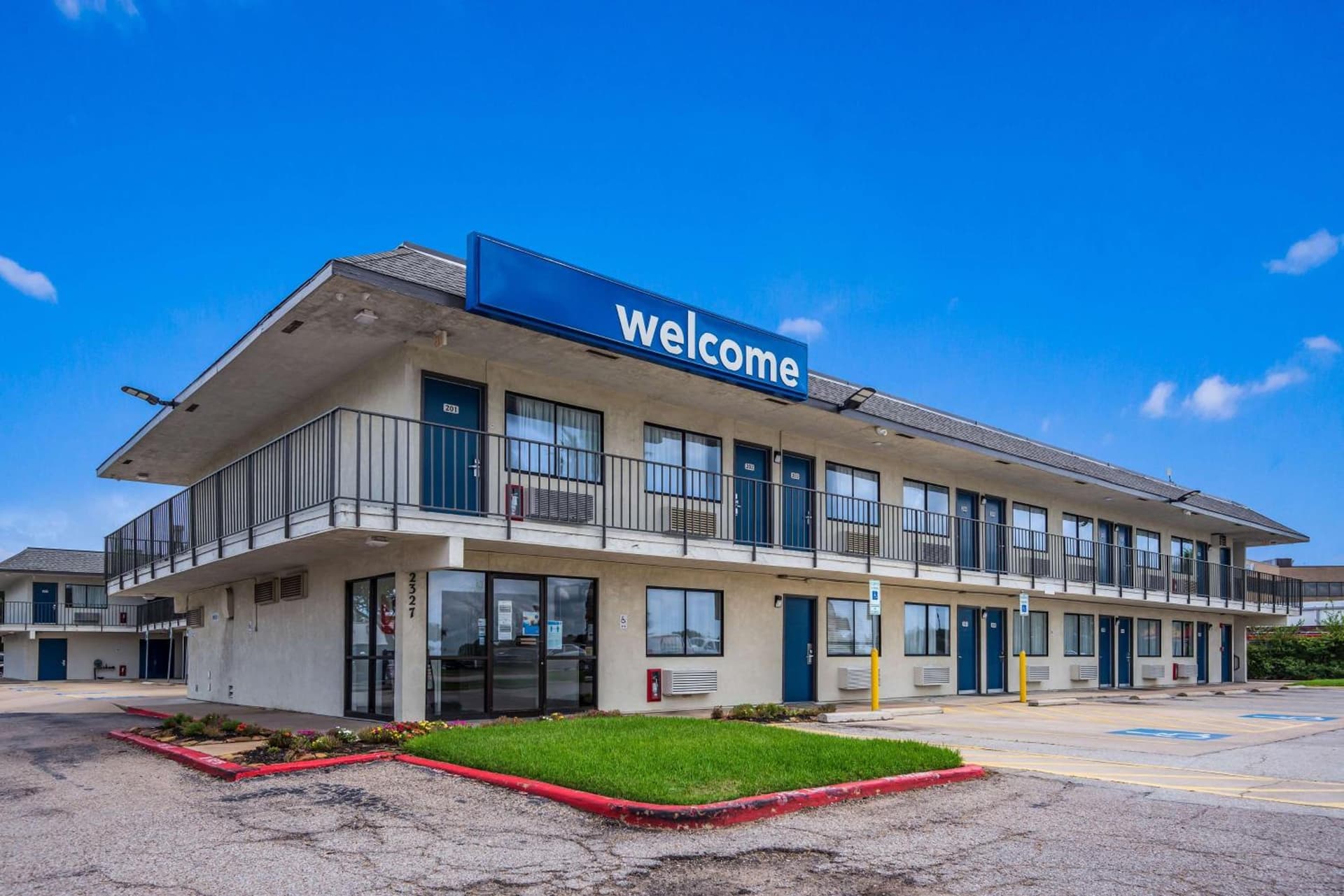 Motel 6-College Station, TX - Bryan property views in College Station, TX — gallery photo 3