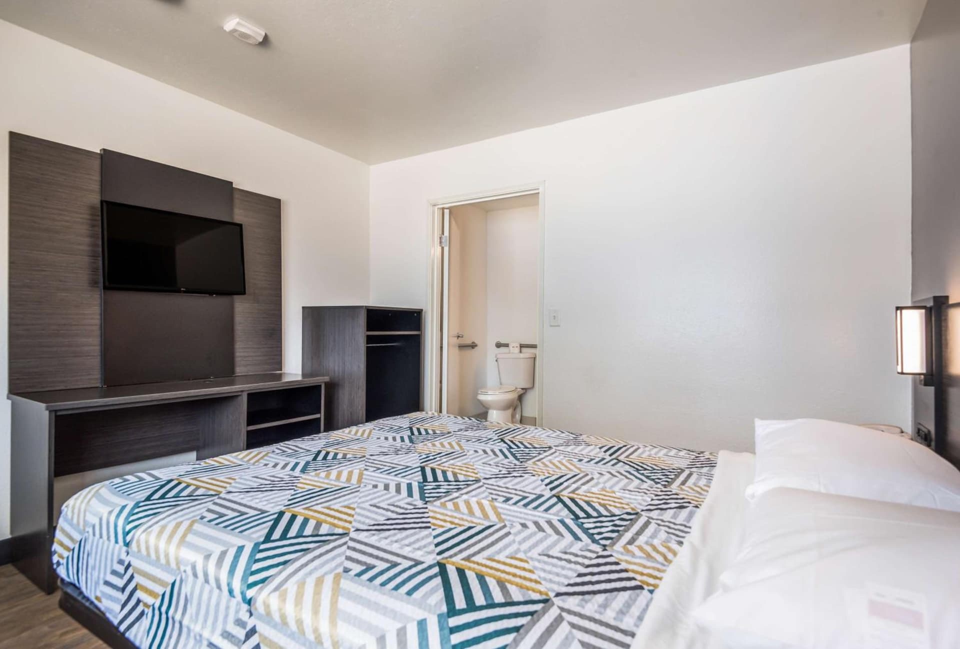 Motel 6-College Station, TX - Bryan gallery photo in College Station, TX — image 43