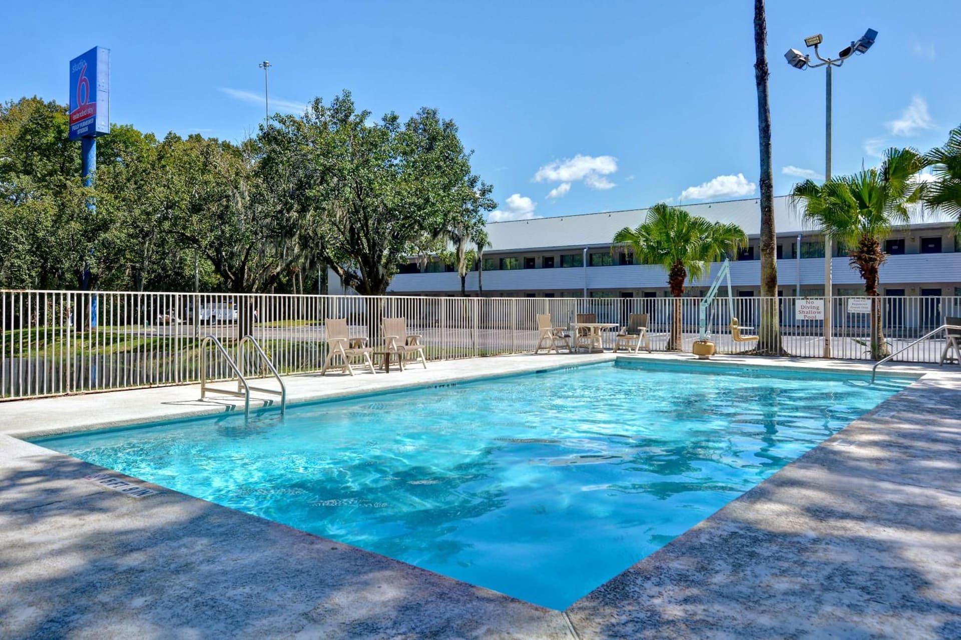 Studio 6 Extended Stay - Jacksonville, FL - Baymeadows interior in Jacksonville, FL — gallery photo 2