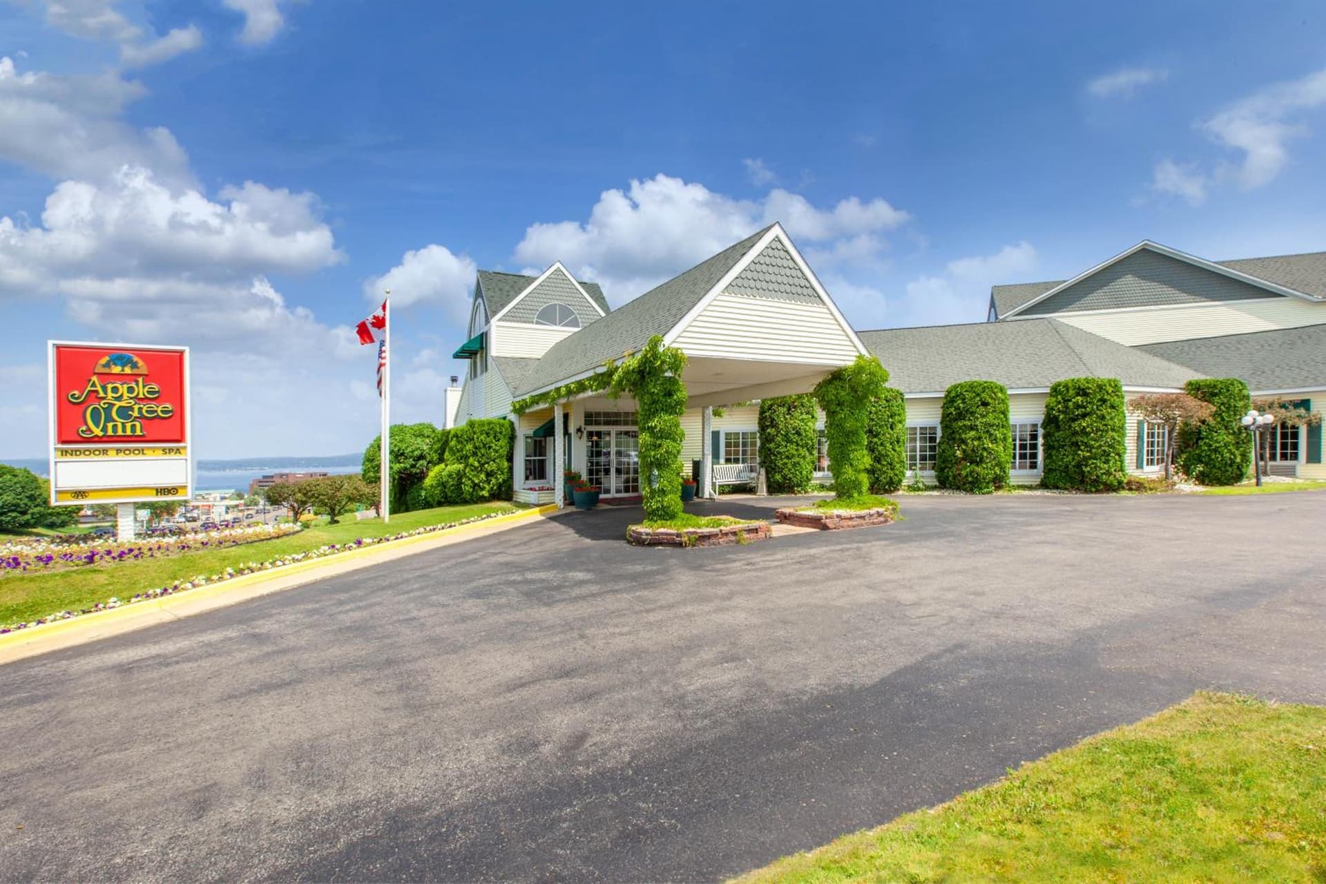 Apple Tree Inn; SureStay Collection by Best Western interior in Petoskey, MI — gallery photo 2