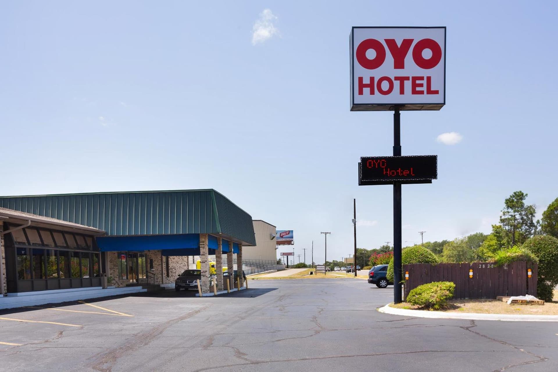 OYO Hotel Tyler Lindale property views in Tyler, TX — gallery photo 3
