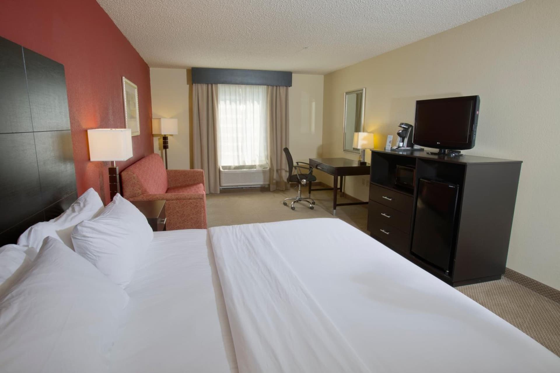 Holiday Inn Express New Albany by IHG interior in New Albany, MS — gallery photo 2