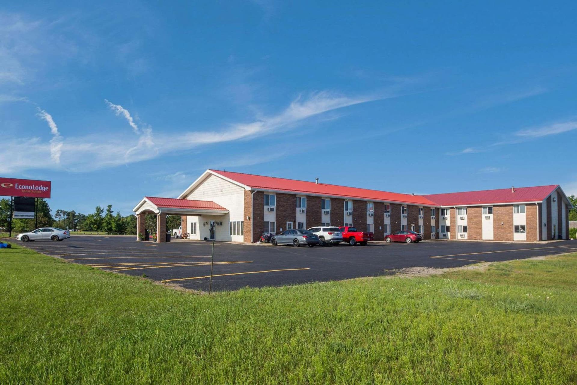Econo Lodge Inn & Suites Escanaba North property views in Escanaba, MI — gallery photo 3
