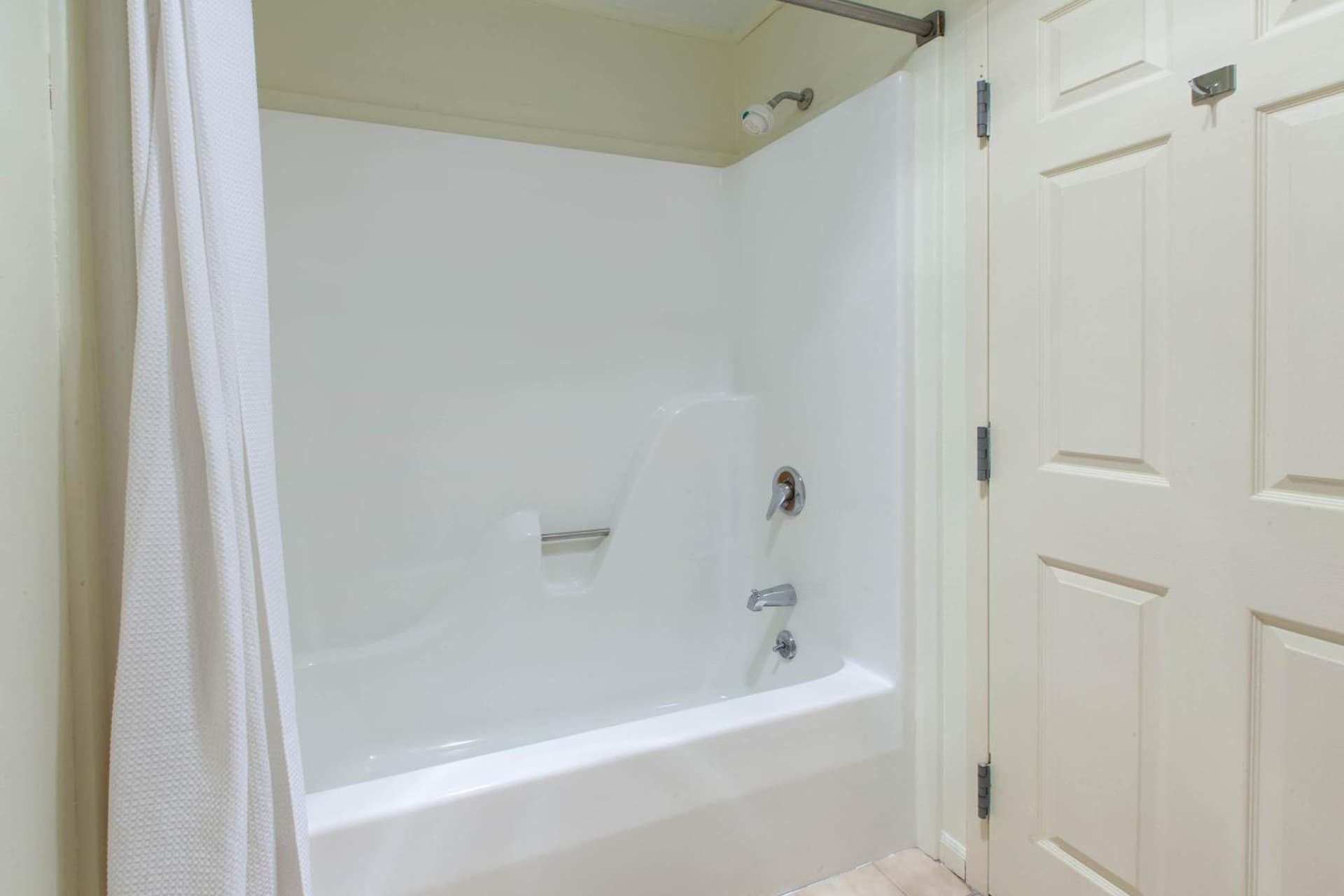 Apple Tree Inn; SureStay Collection by Best Western property views in Petoskey, MI — gallery photo 3