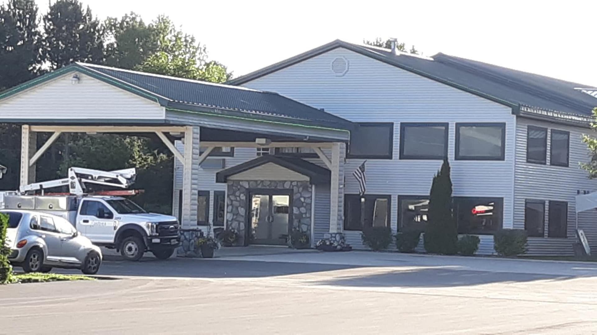 Pleasant Moose Lodge featured exterior or lobby in Newberry, MI — similar hotel
