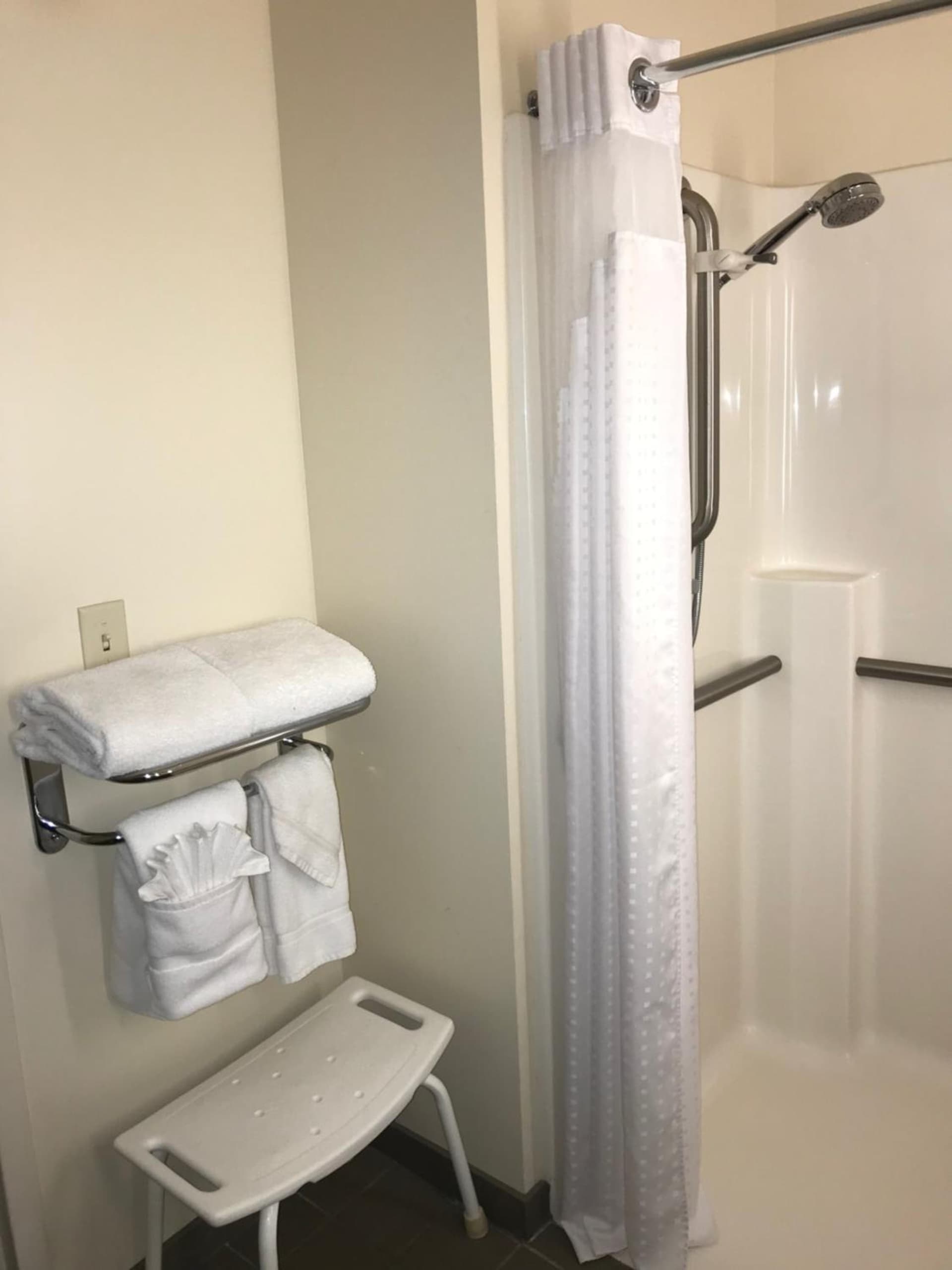 Holiday Inn Hotel & Suites Ann Arbor University of Michigan Area by IHG gallery photo in Ann Arbor, MI — image 64