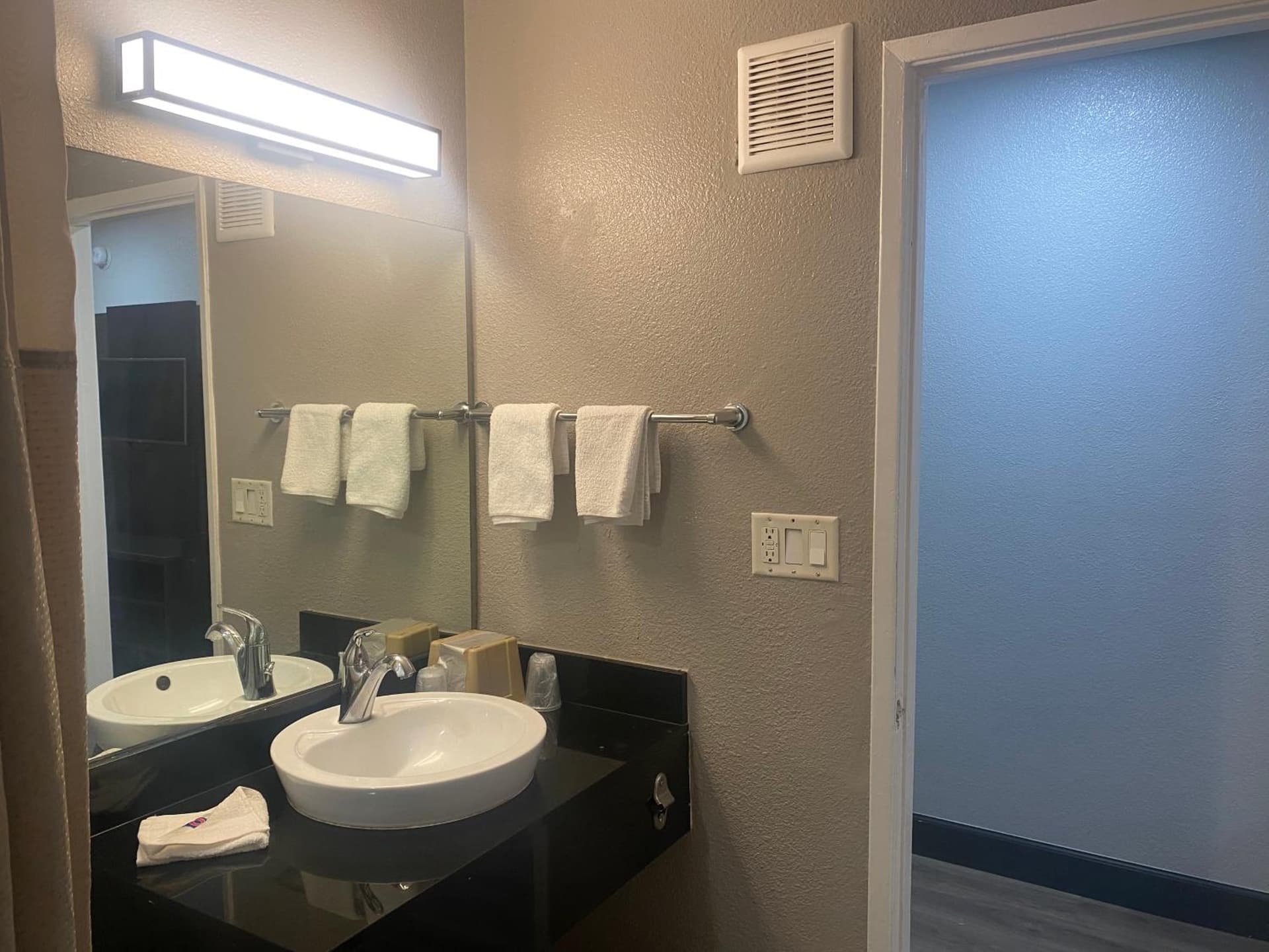 Motel 6-San Bernardino, CA - South interior in San Bernardino, CA — gallery photo 2