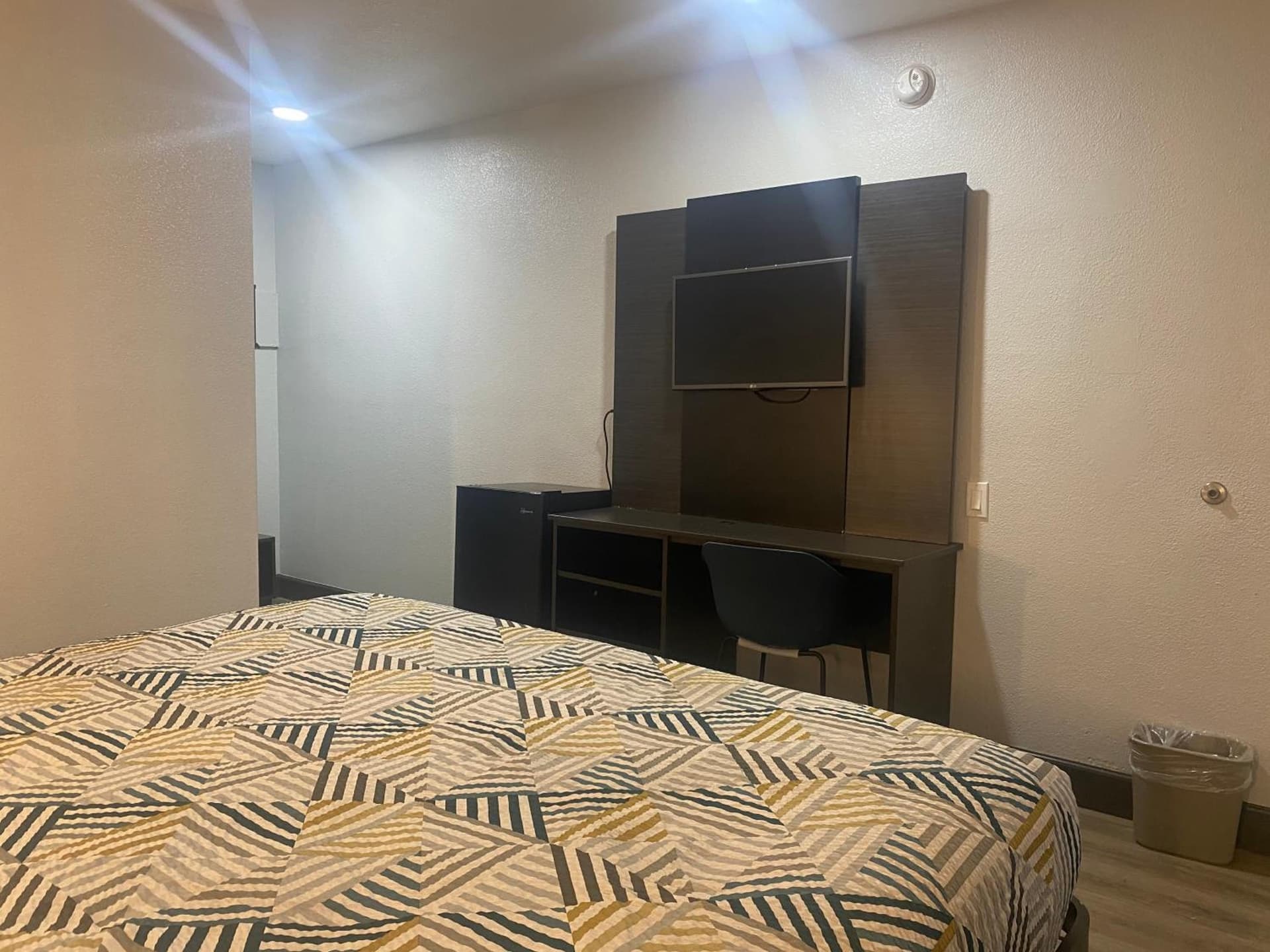 Motel 6-San Bernardino, CA - South gallery photo in San Bernardino, CA — image 36