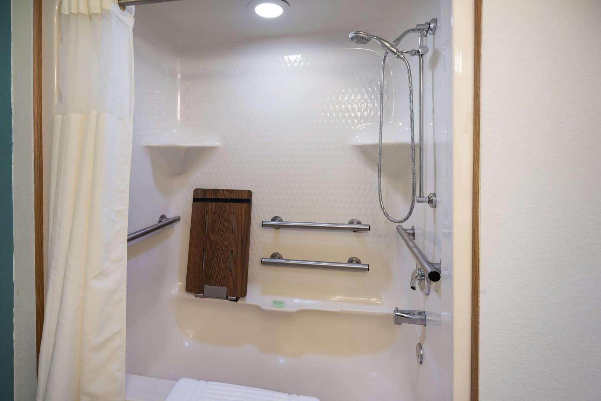 Sleep Inn & Suites Port Clinton gallery photo in Port Clinton, OH — image 13