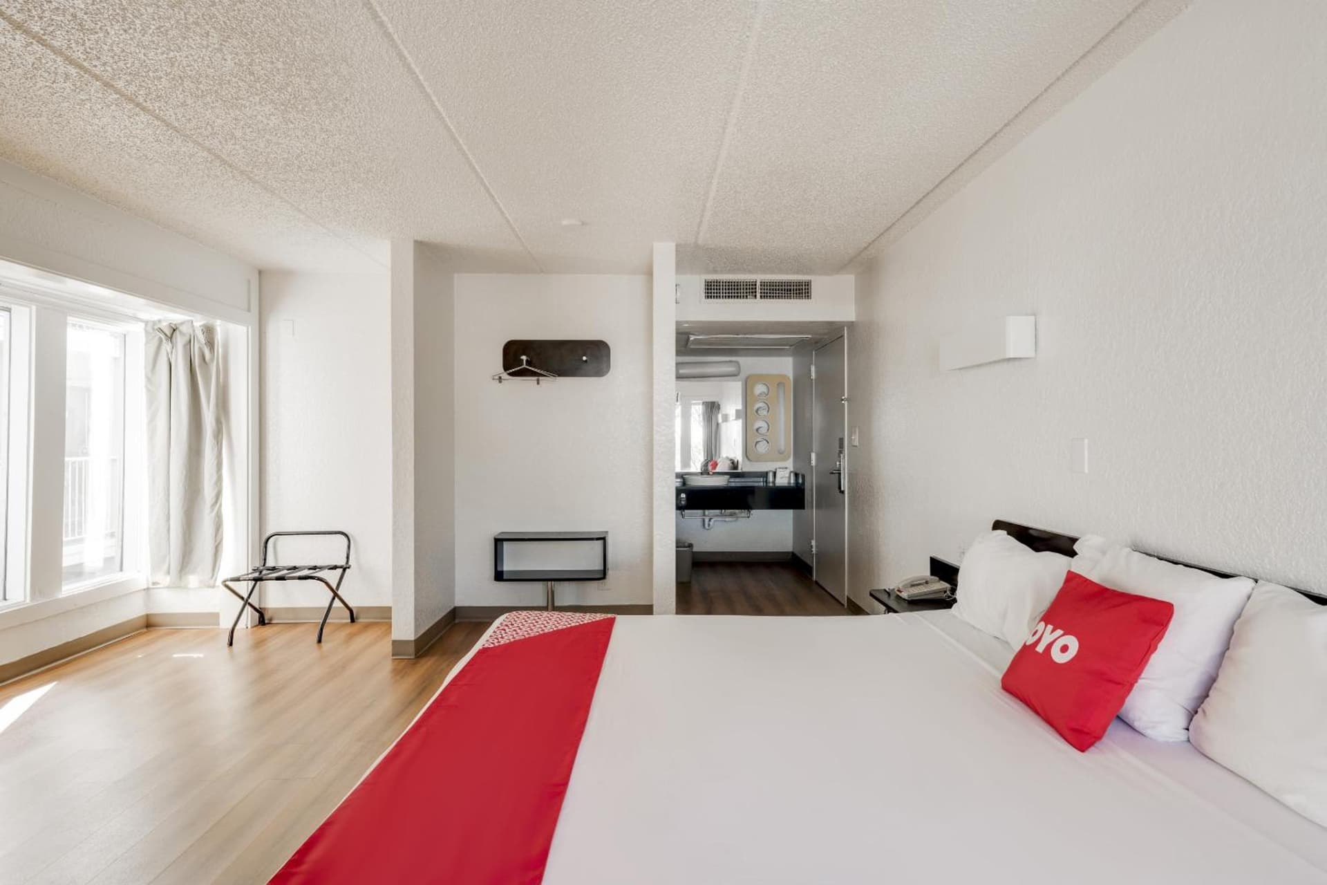 OYO Hotel Houston Katy Freeway property views in Houston, TX — gallery photo 3