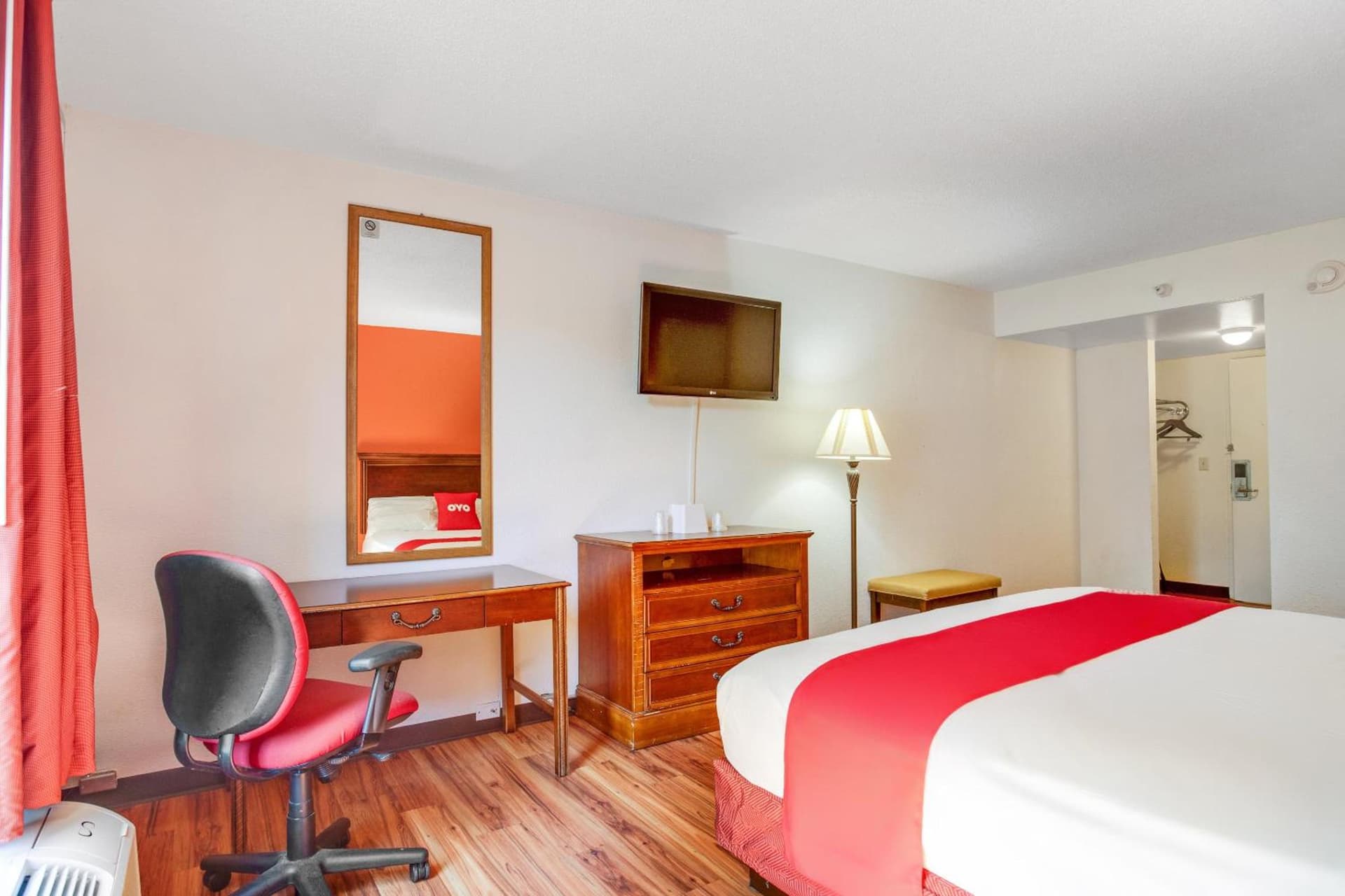 OYO Hotel Mona Lake Muskegon gallery photo in Muskegon, MI — image 60