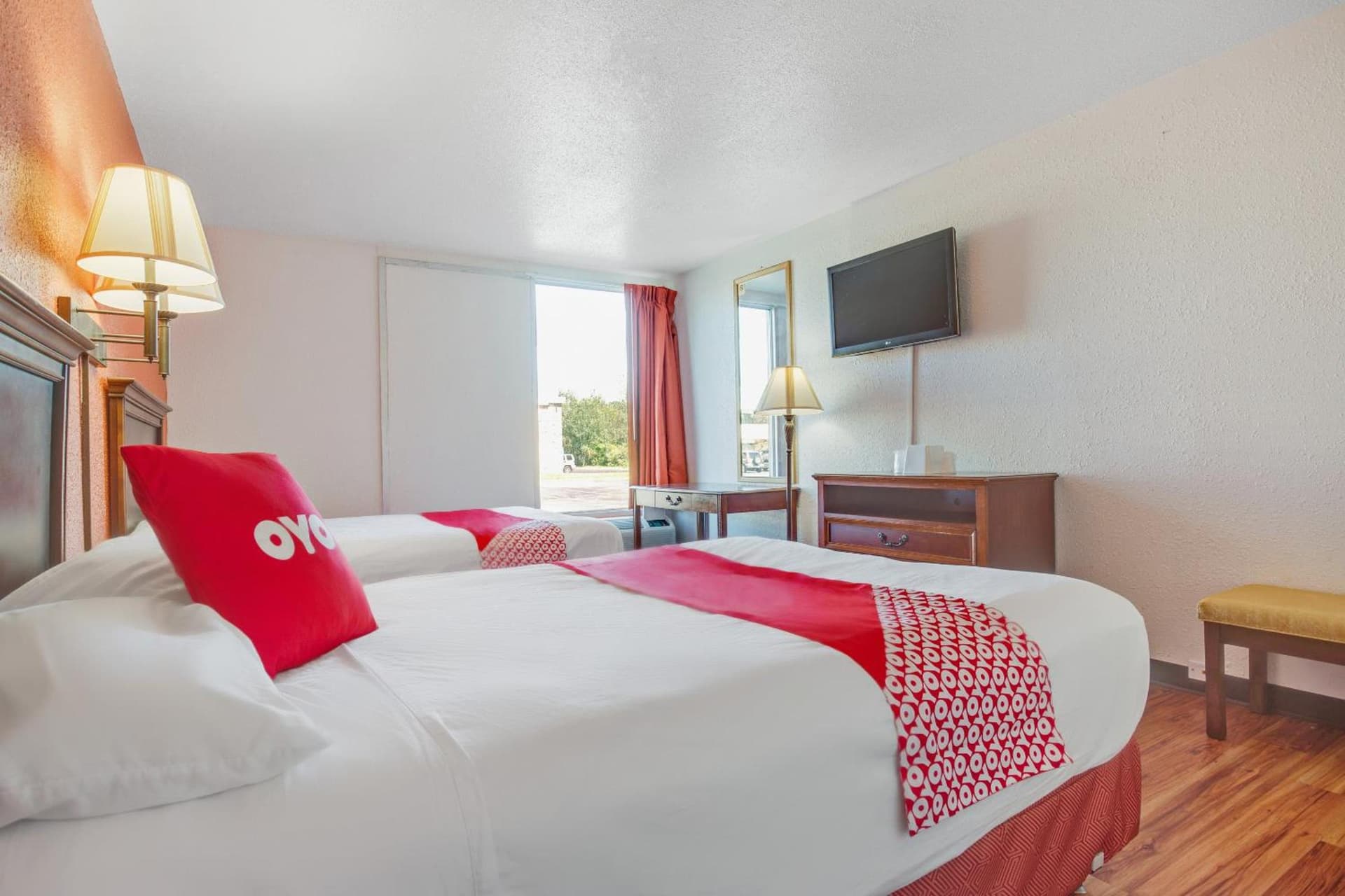 OYO Hotel Mona Lake Muskegon gallery photo in Muskegon, MI — image 24