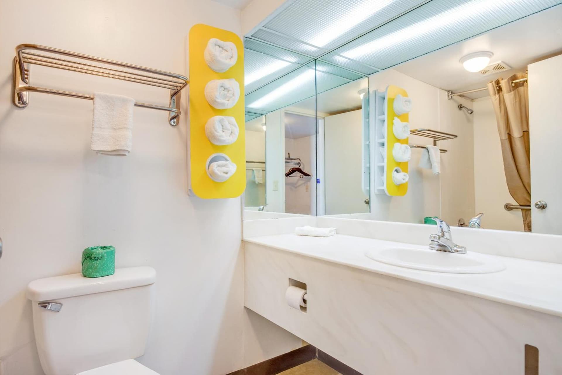 OYO Hotel Mona Lake Muskegon gallery photo in Muskegon, MI — image 5
