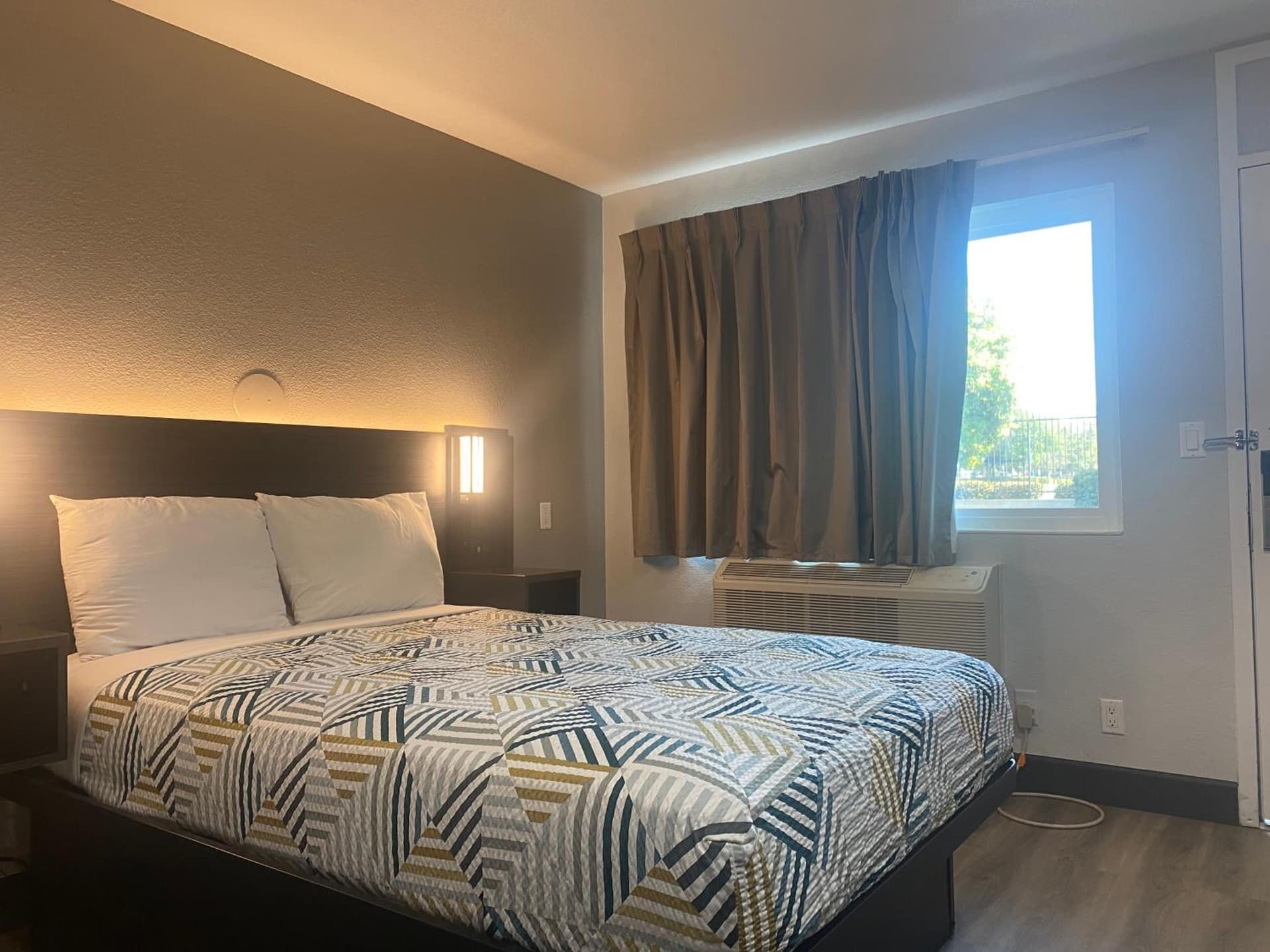 Motel 6-San Bernardino, CA - South gallery photo in San Bernardino, CA — image 38
