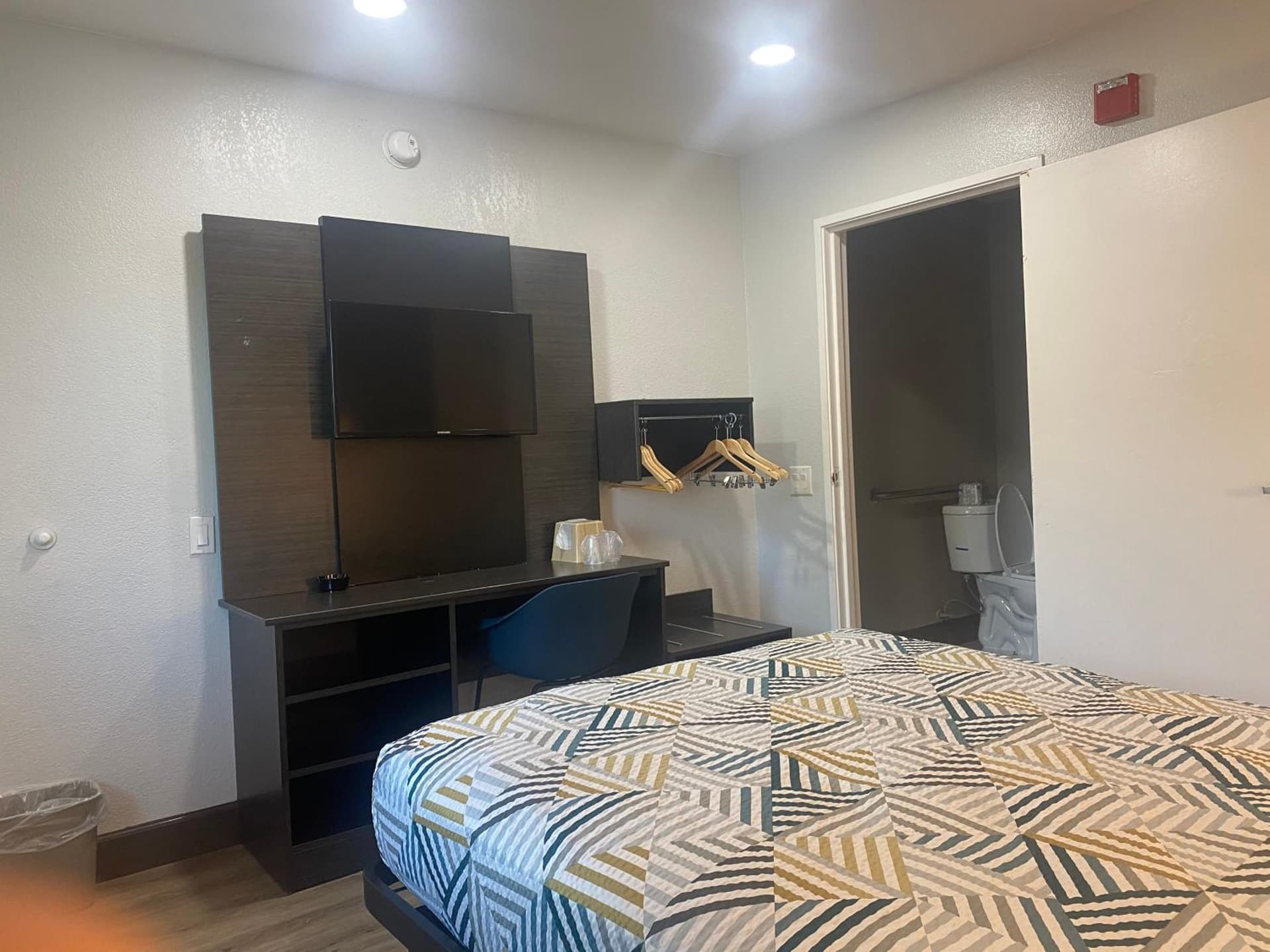 Motel 6-San Bernardino, CA - South gallery photo in San Bernardino, CA — image 5