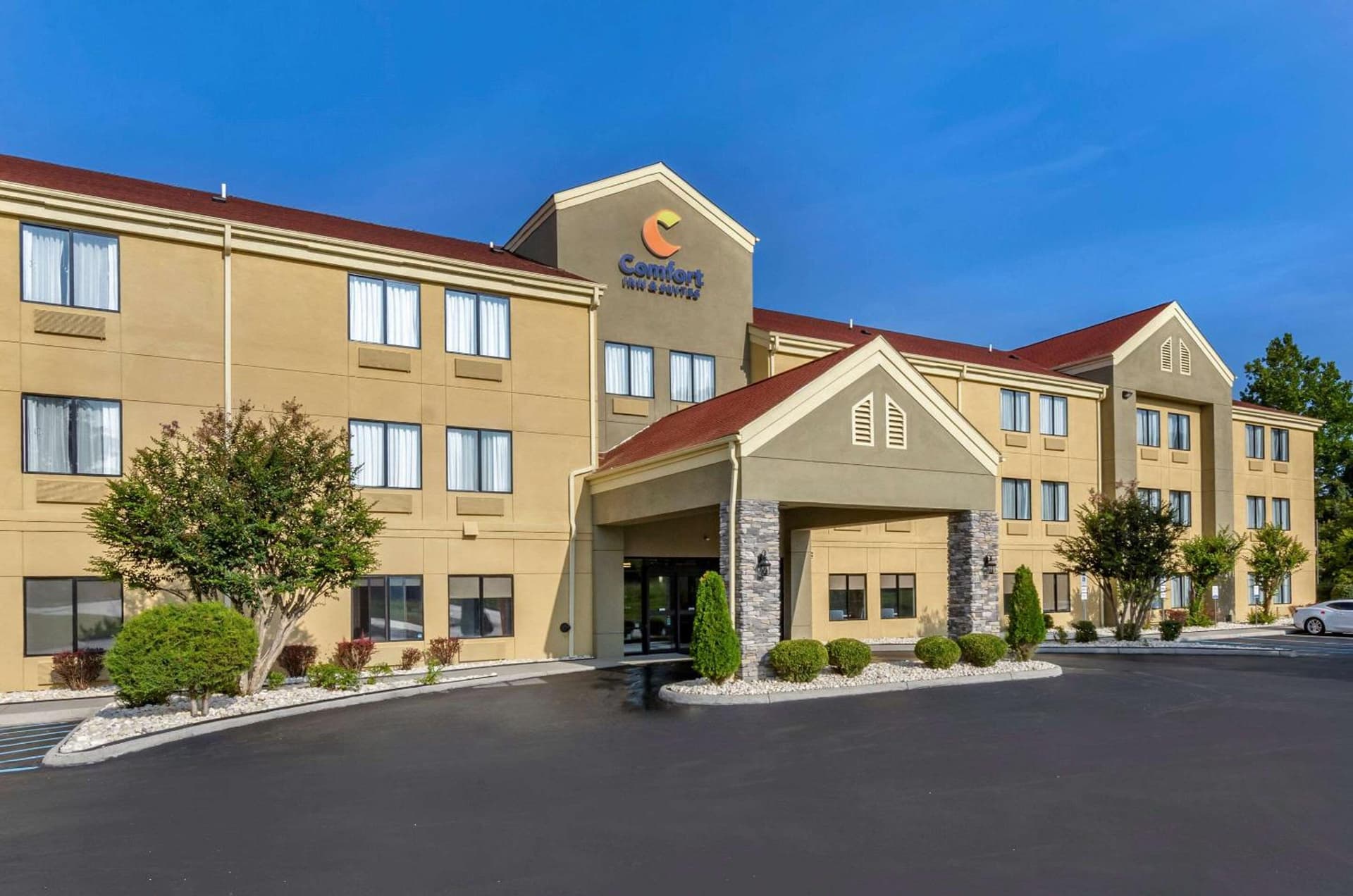 Comfort Inn & Suites Troutville-Roanoke North — hotel in Troutville, Virginia
