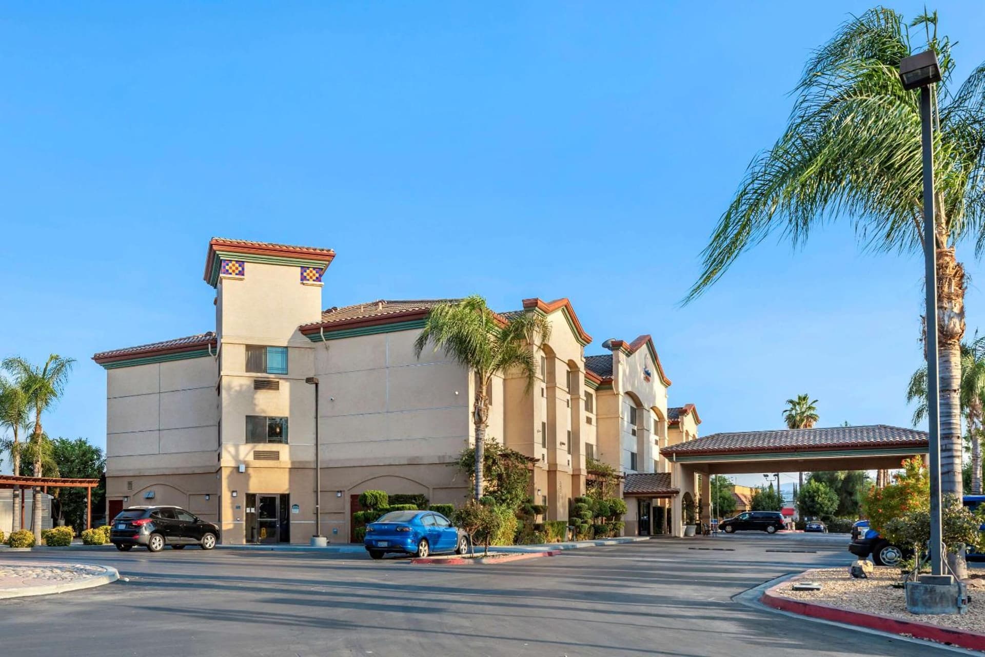 Citrus Suites Redlands Loma Linda Hotel interior in Redlands, CA — gallery photo 2